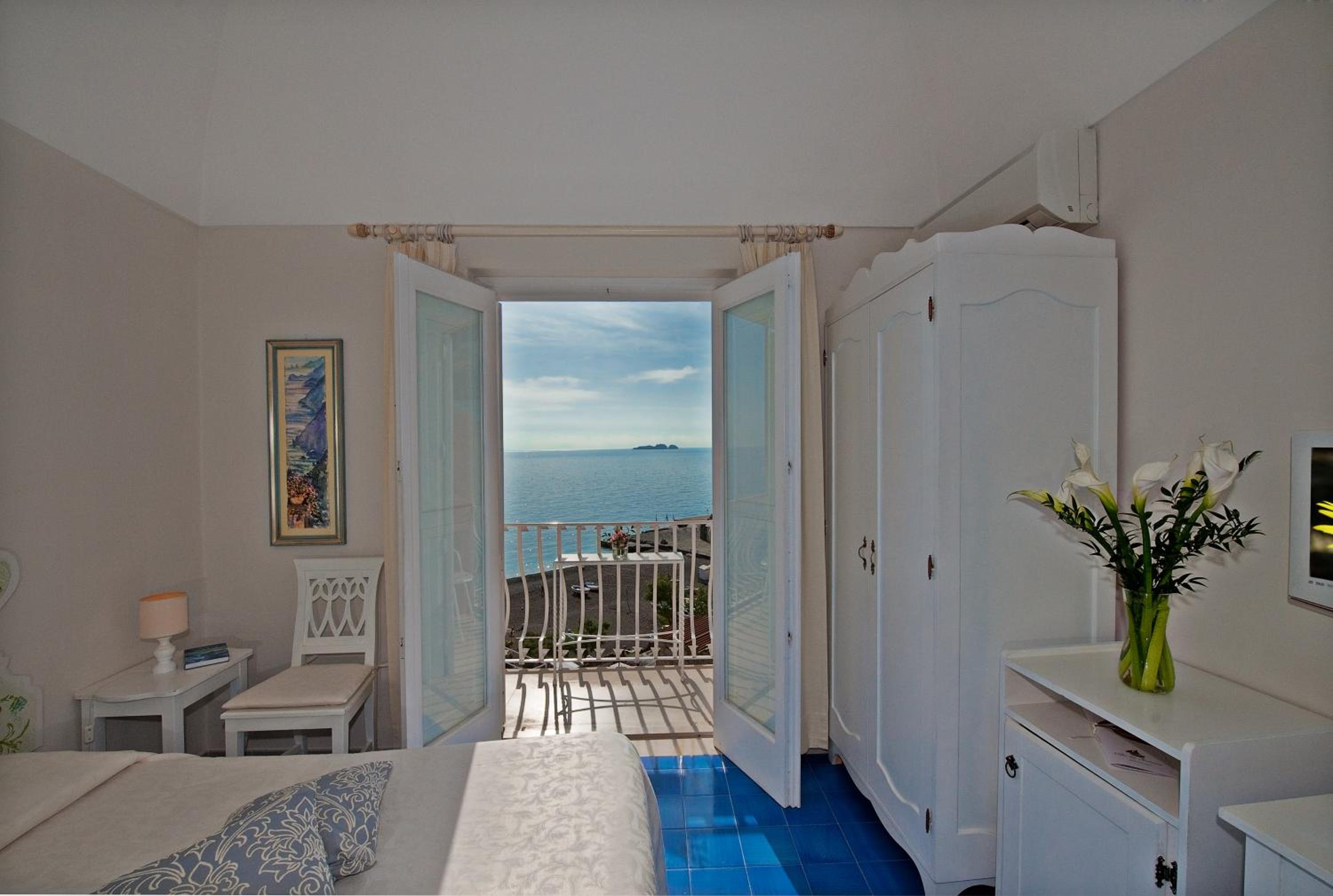 Double Room with Balcony and Sea View photo 2