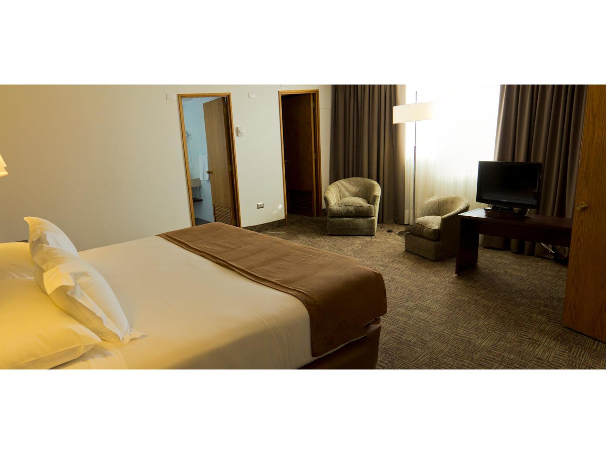 Standard King Room - Photo 2