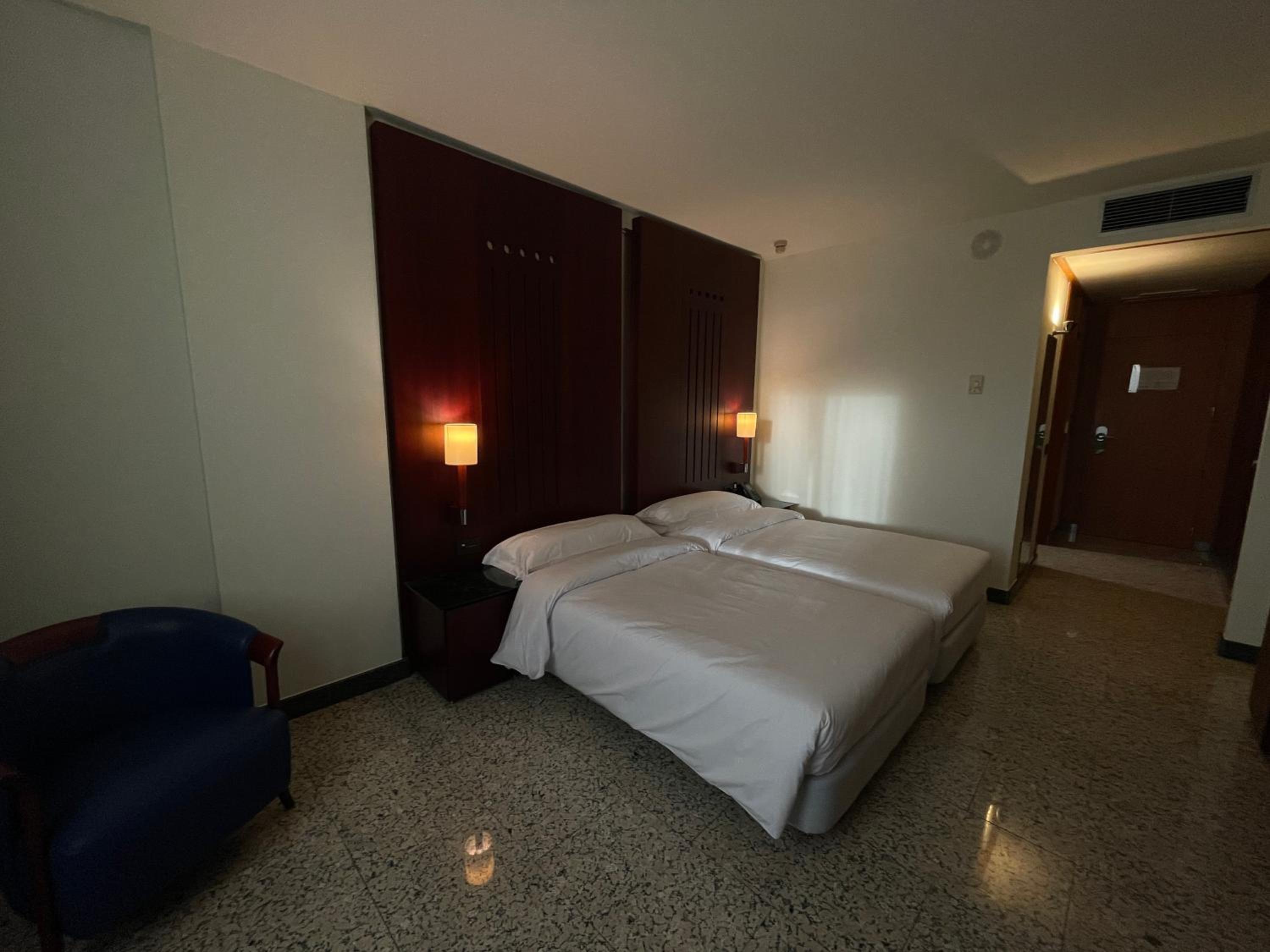 Twin Room - Photo 5