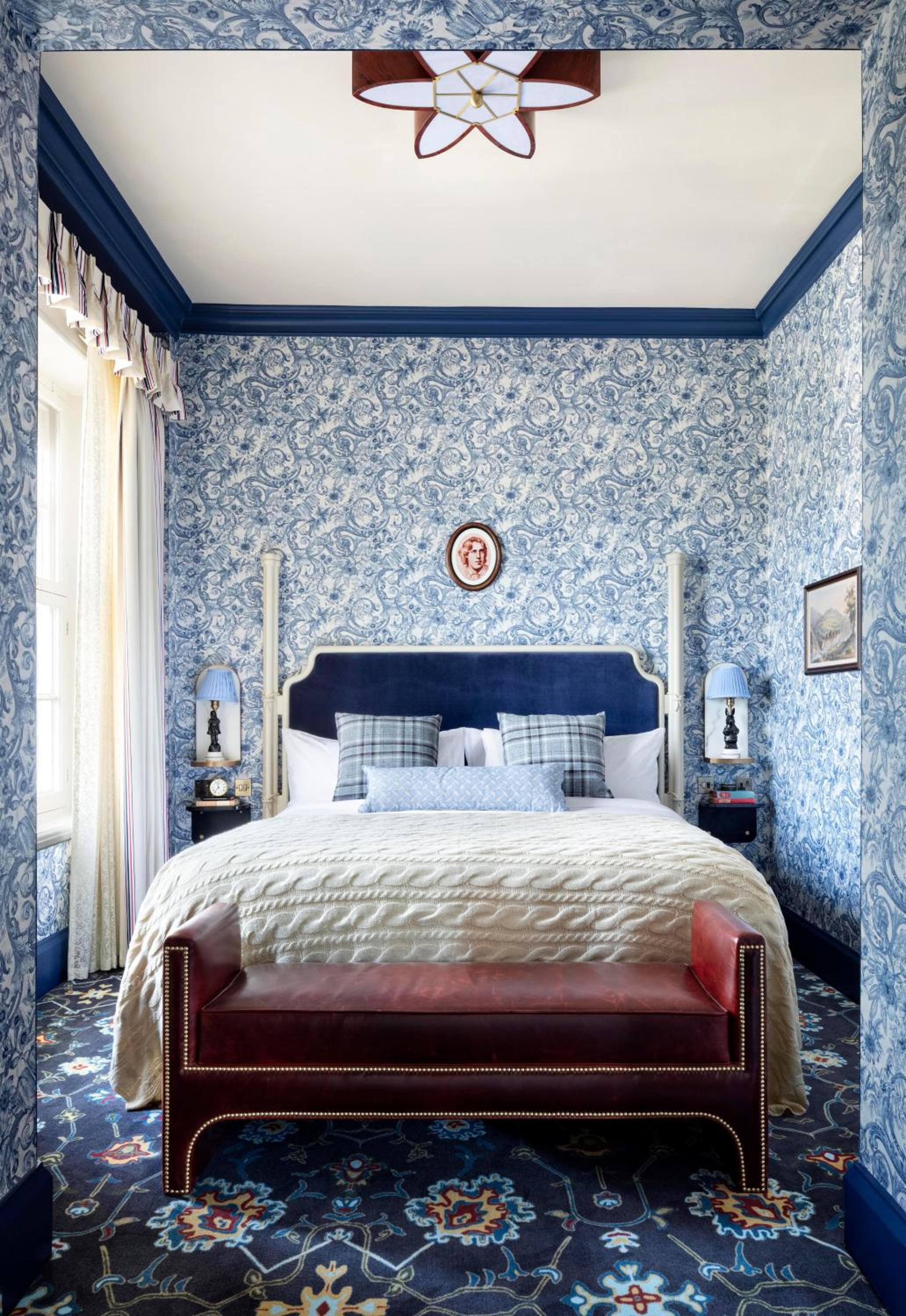 Graduate Junior King Suite with Historic View - Photo 4