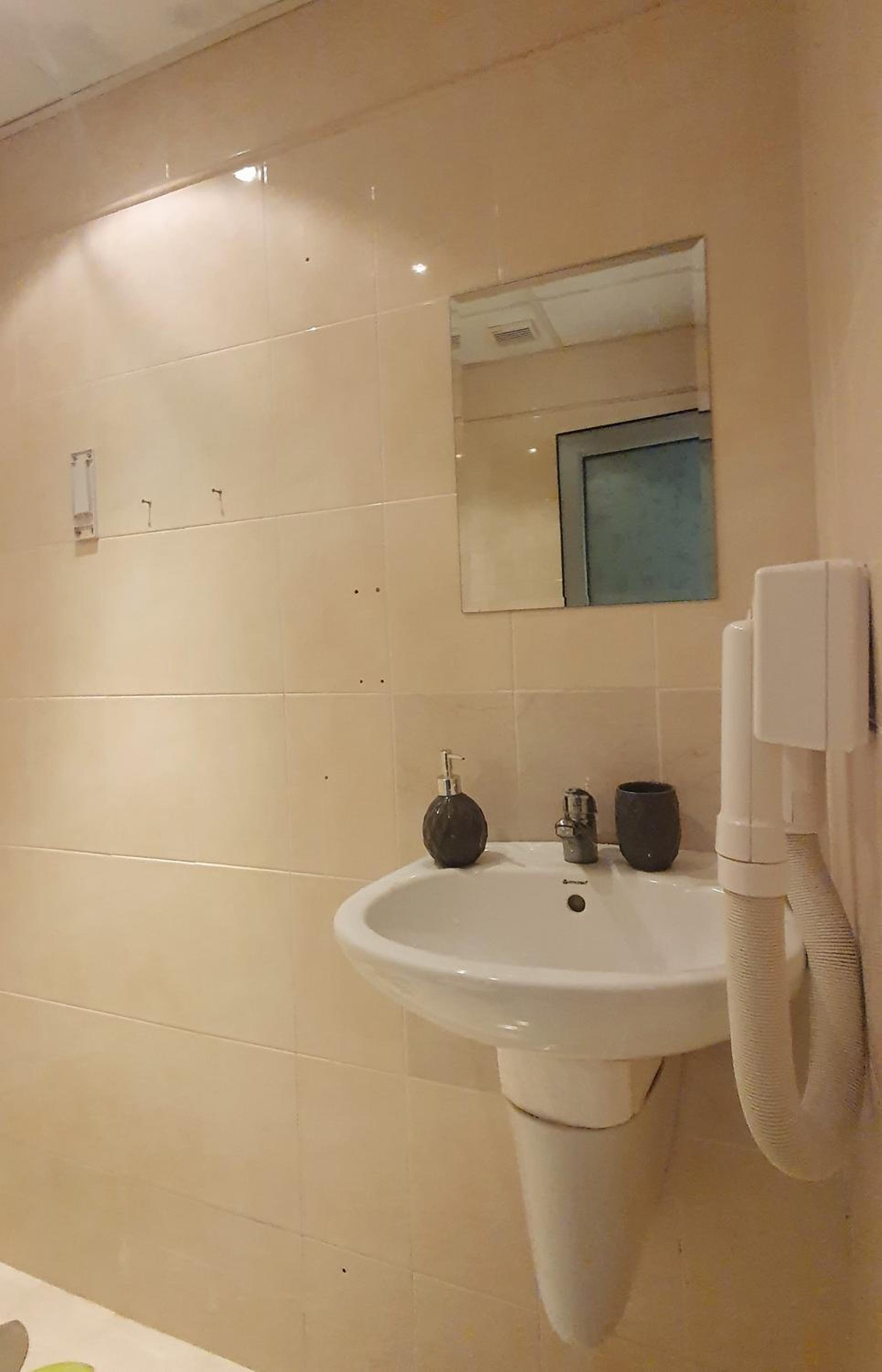Double Room - Photo 6