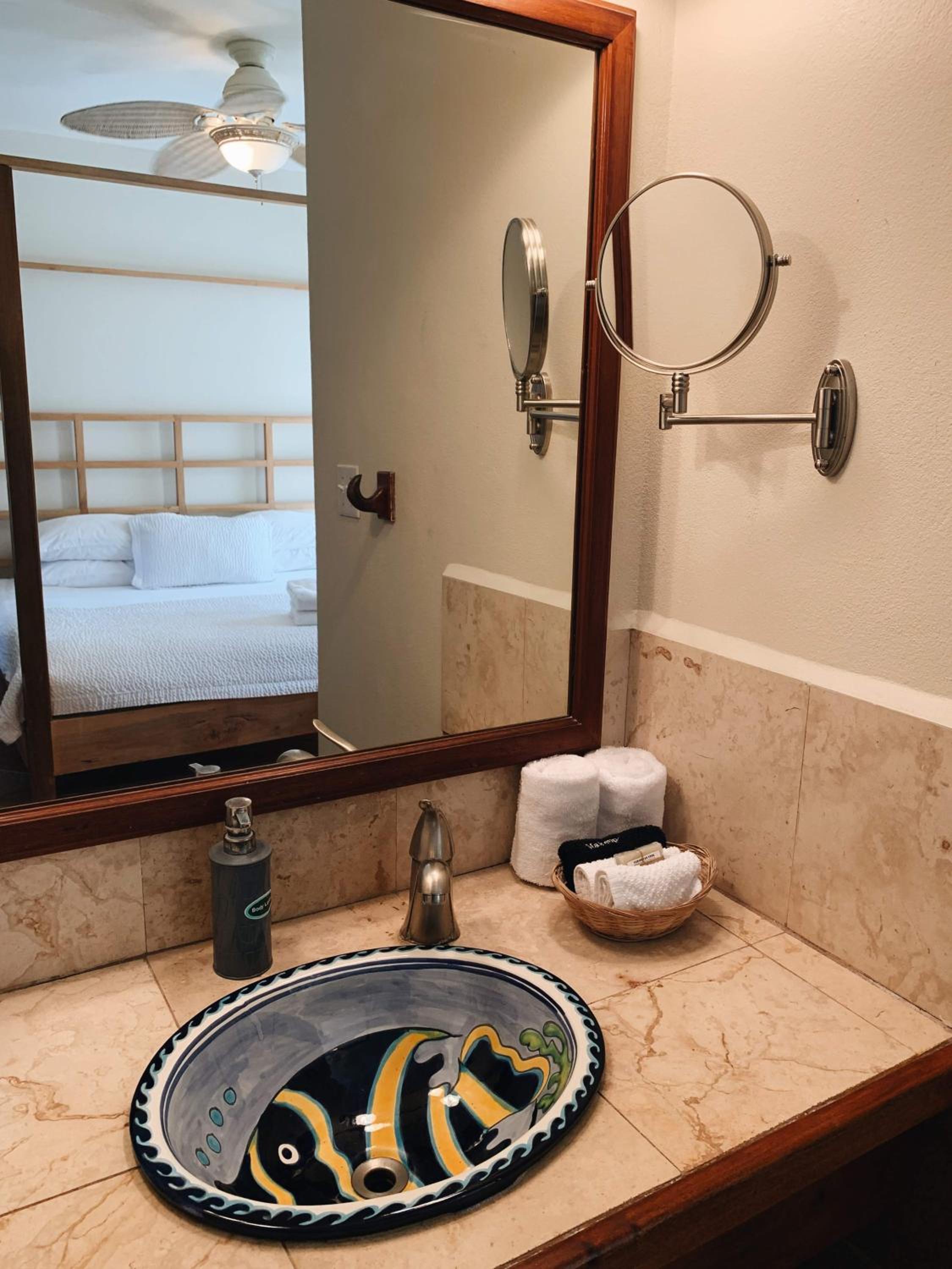 Double Room with Balcony (Coastal Classics)  photo 2