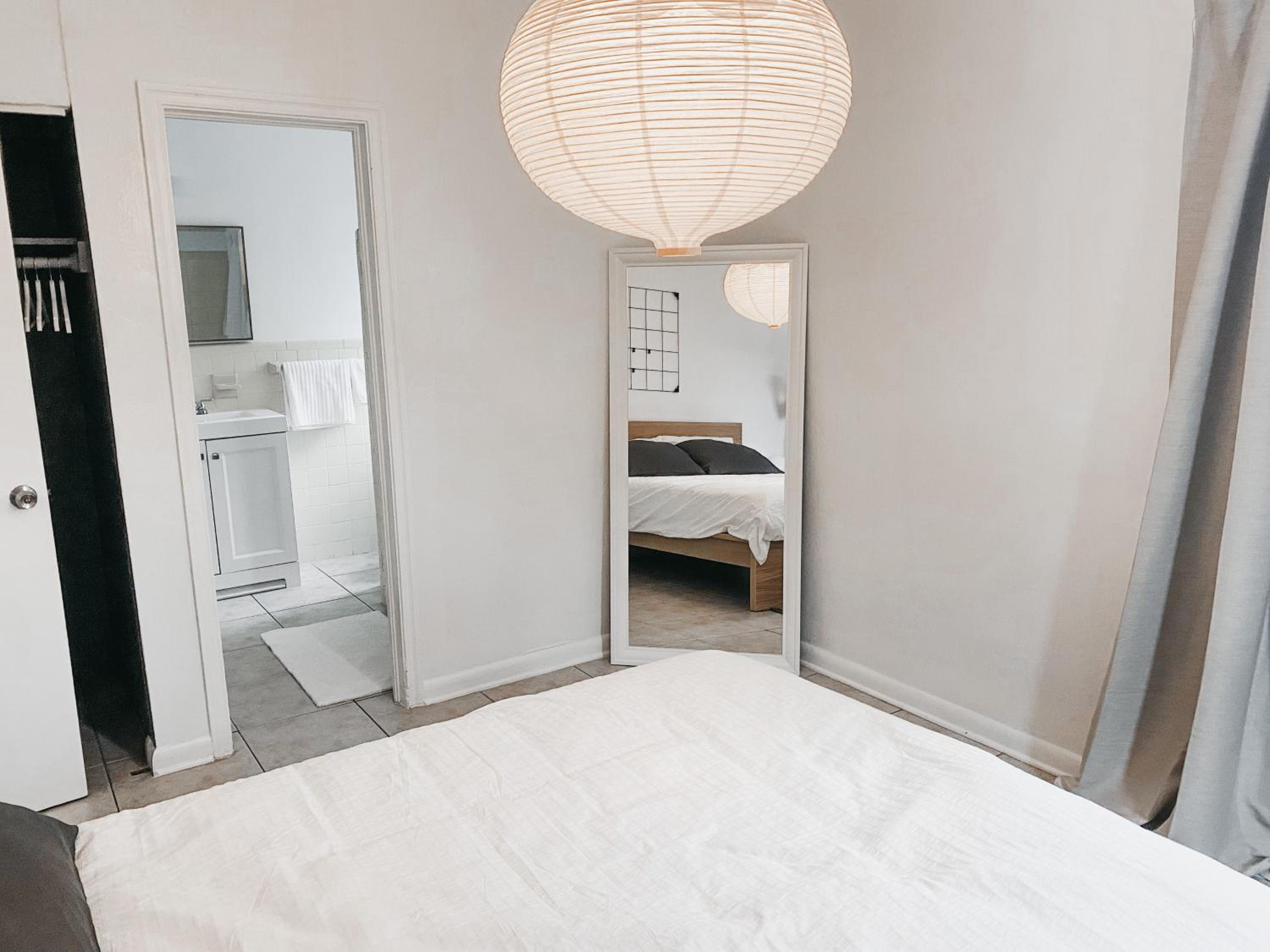 One-Bedroom Apartment - Photo 1