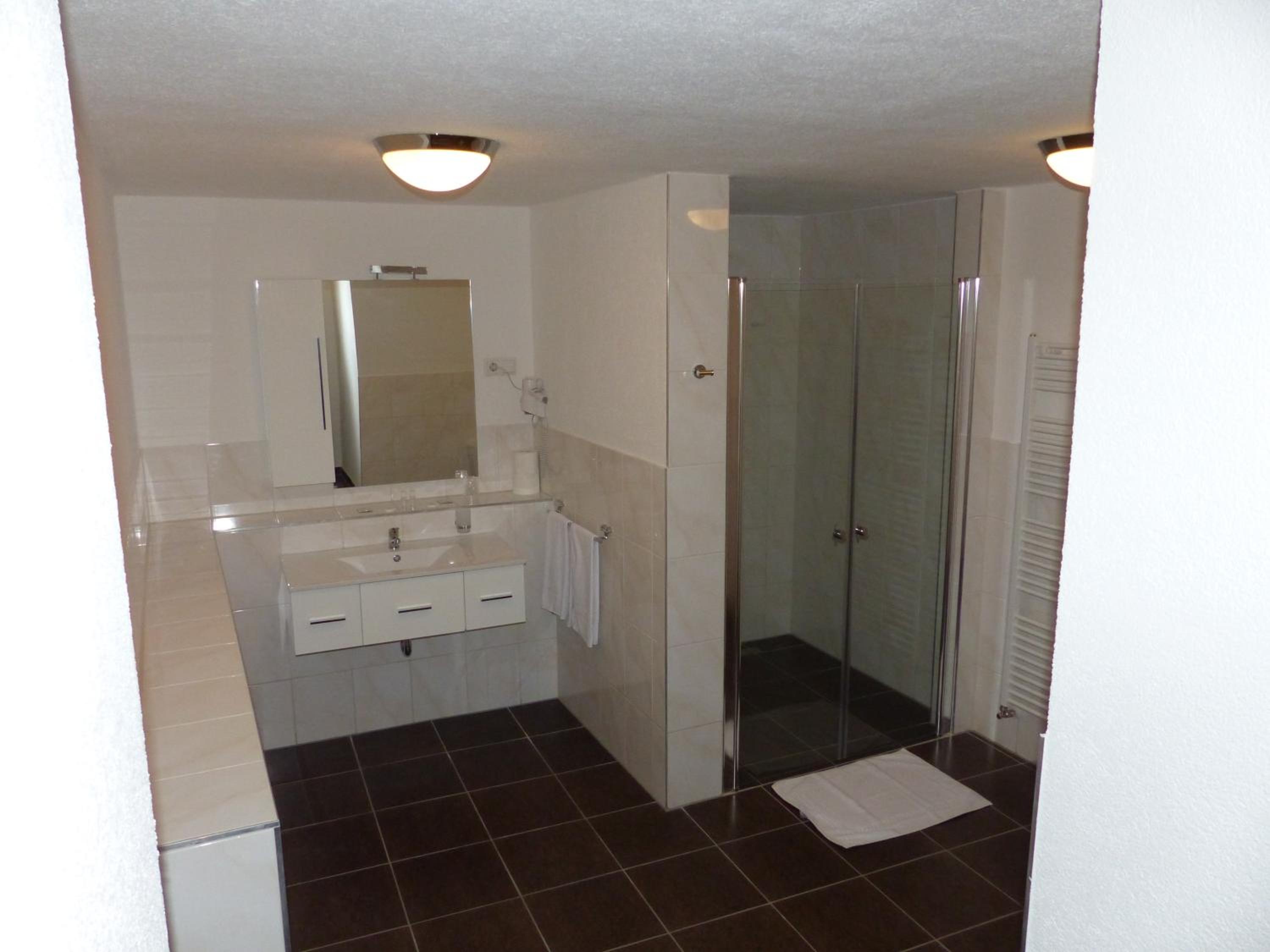 Family Room with Bathroom photo 3