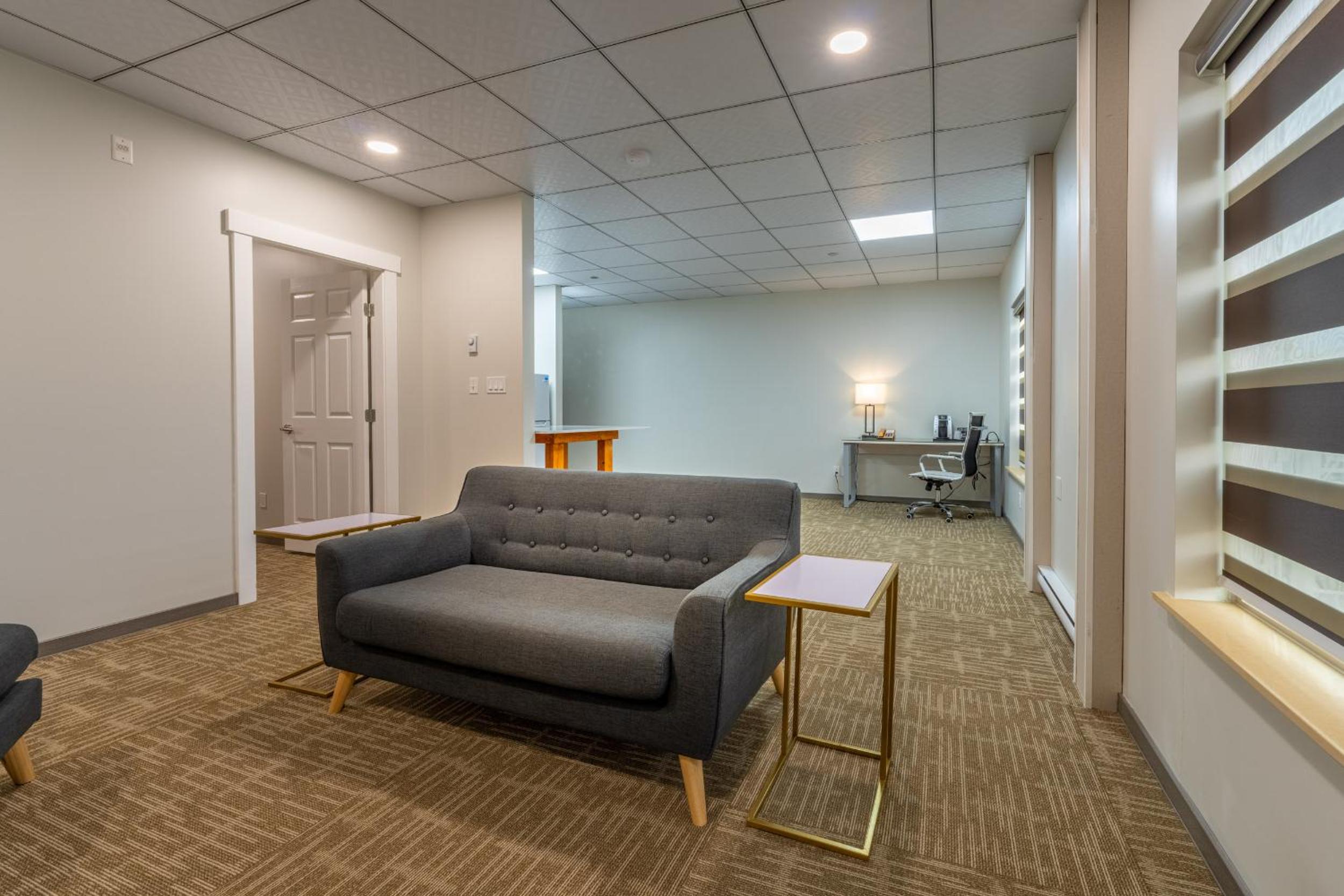 Efficiency King Suite - Non Smoking - Photo 2