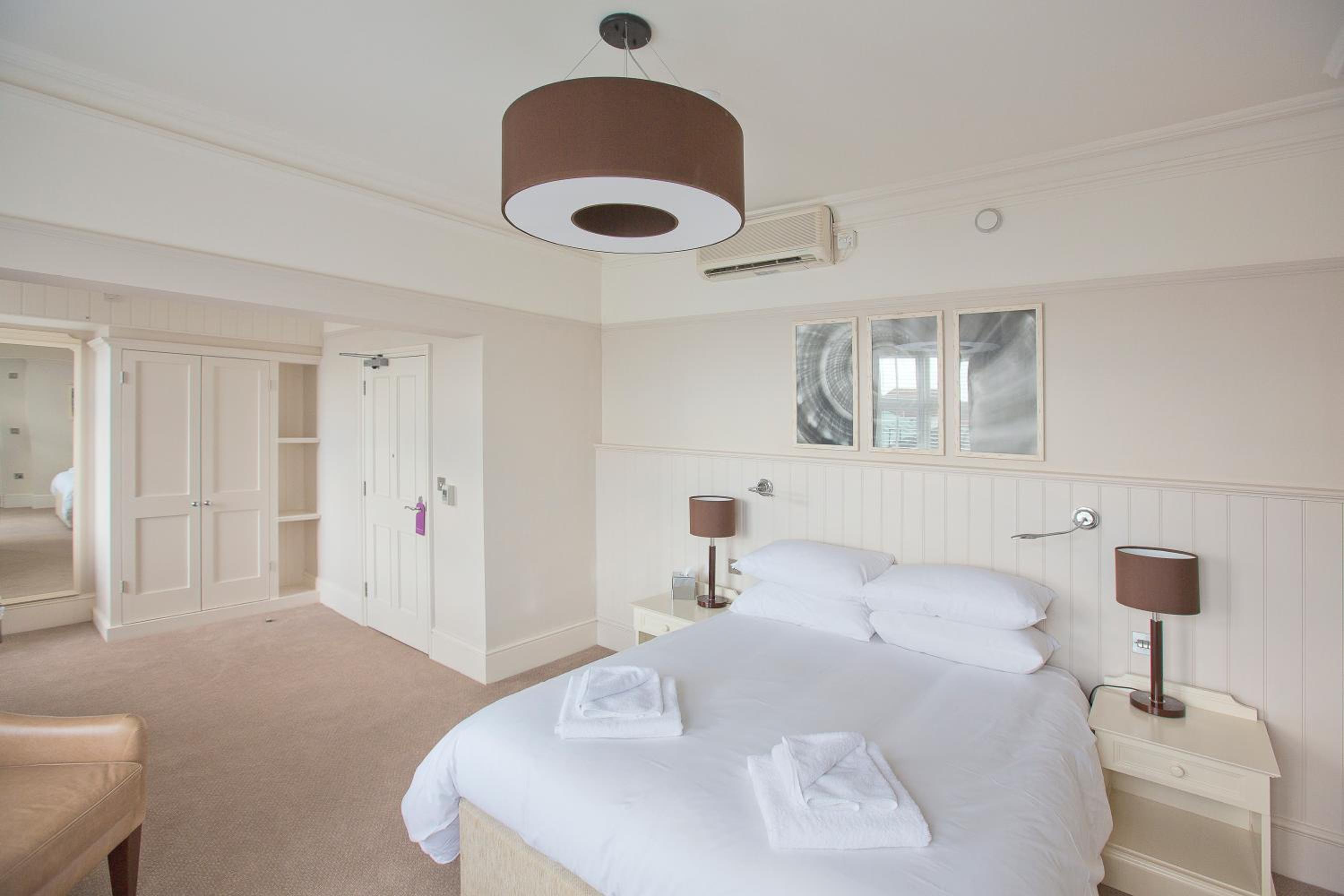 Standard Double Room with City View - Photo 5