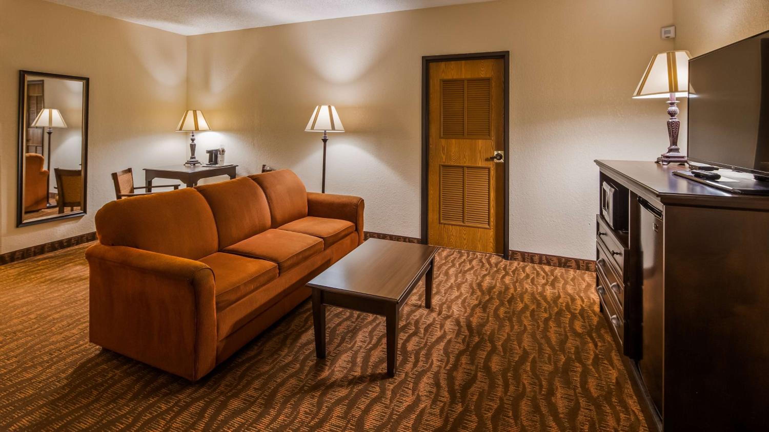 King Suite with Spa Bath - Non-Smoking - Photo 4