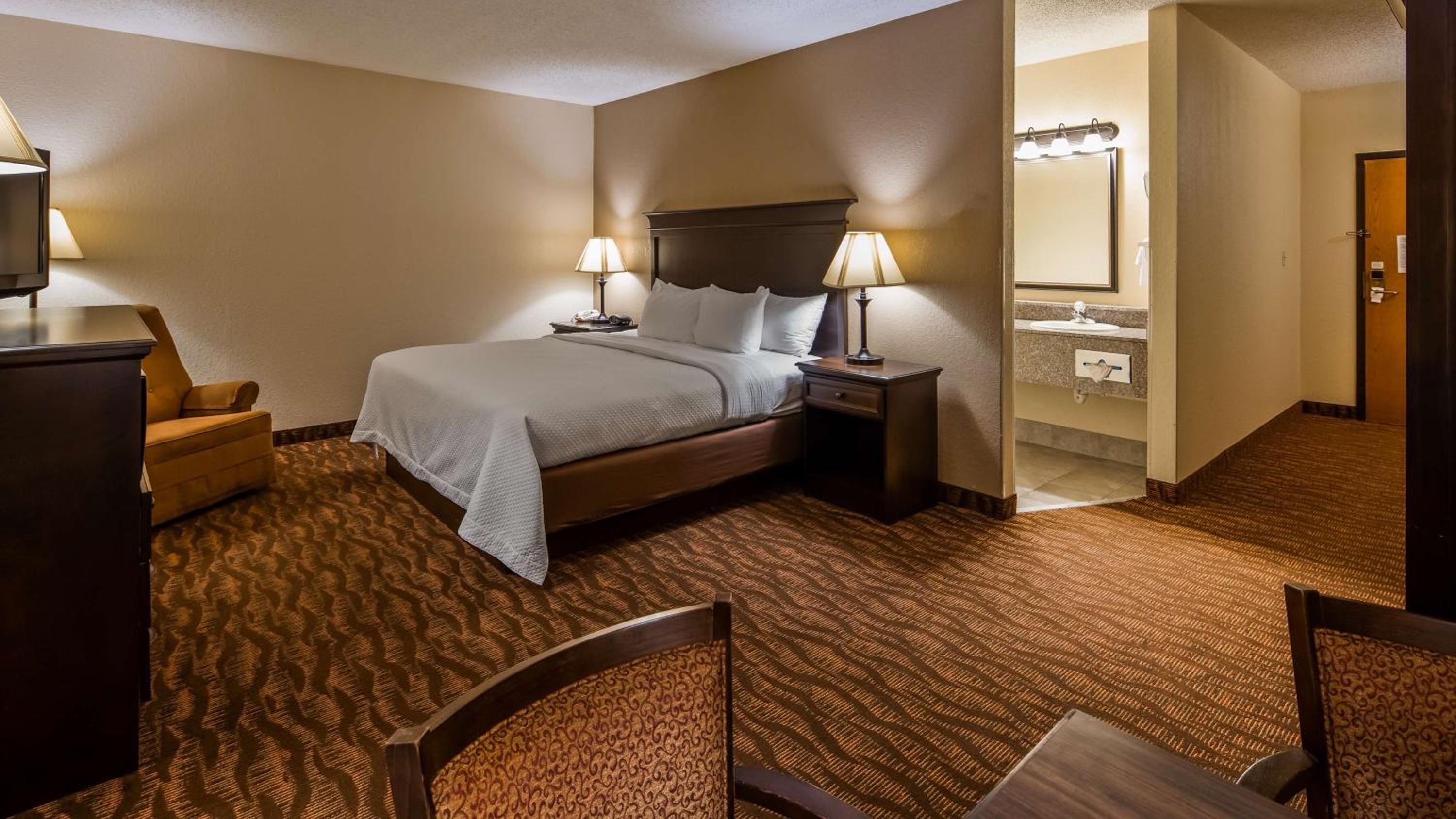 King Room with Spa Bath - Non-Smoking - Photo 1