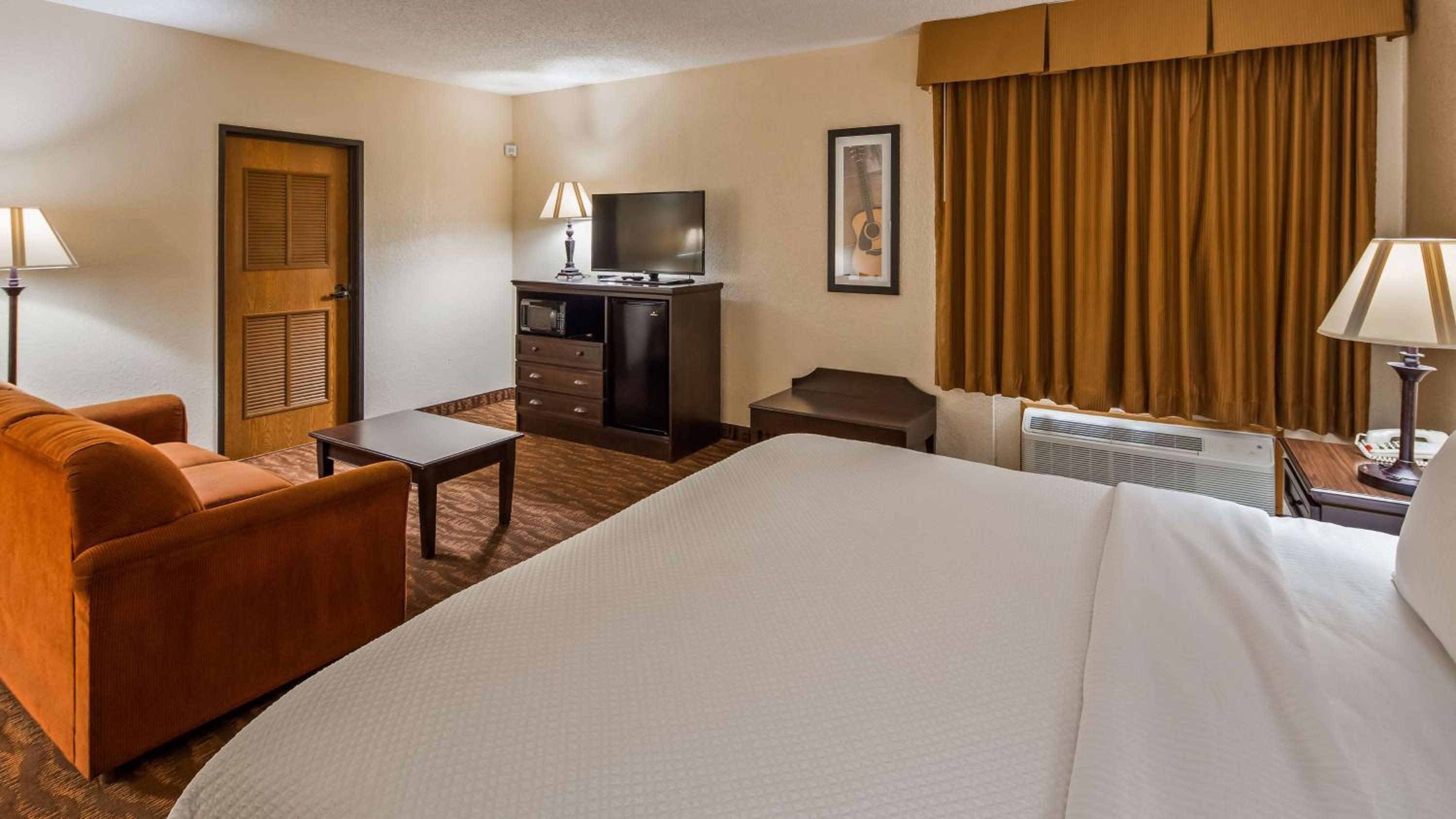 King Suite with Spa Bath - Non-Smoking - Photo 7