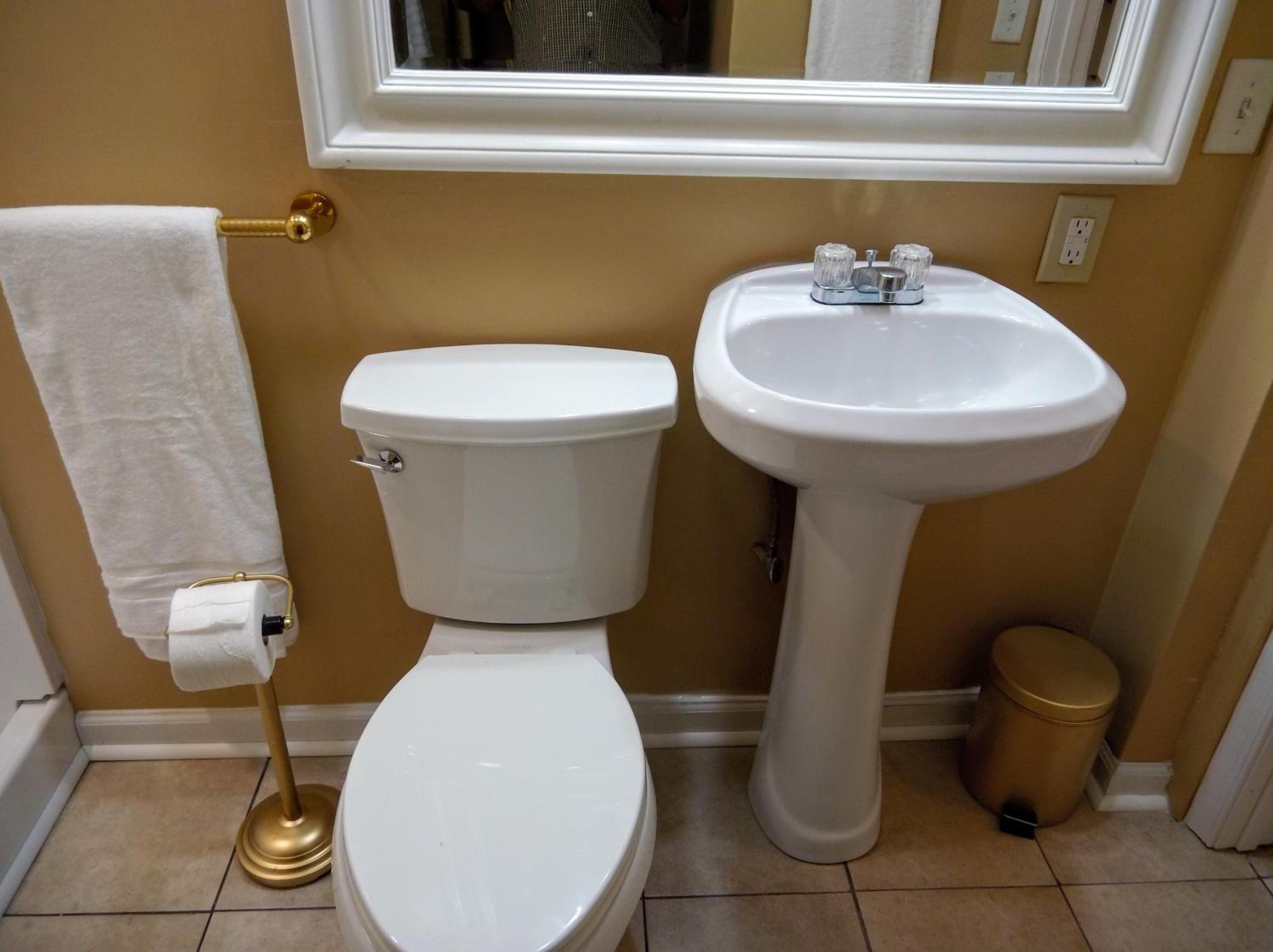 Double Room with Private Bathroom - Photo 12