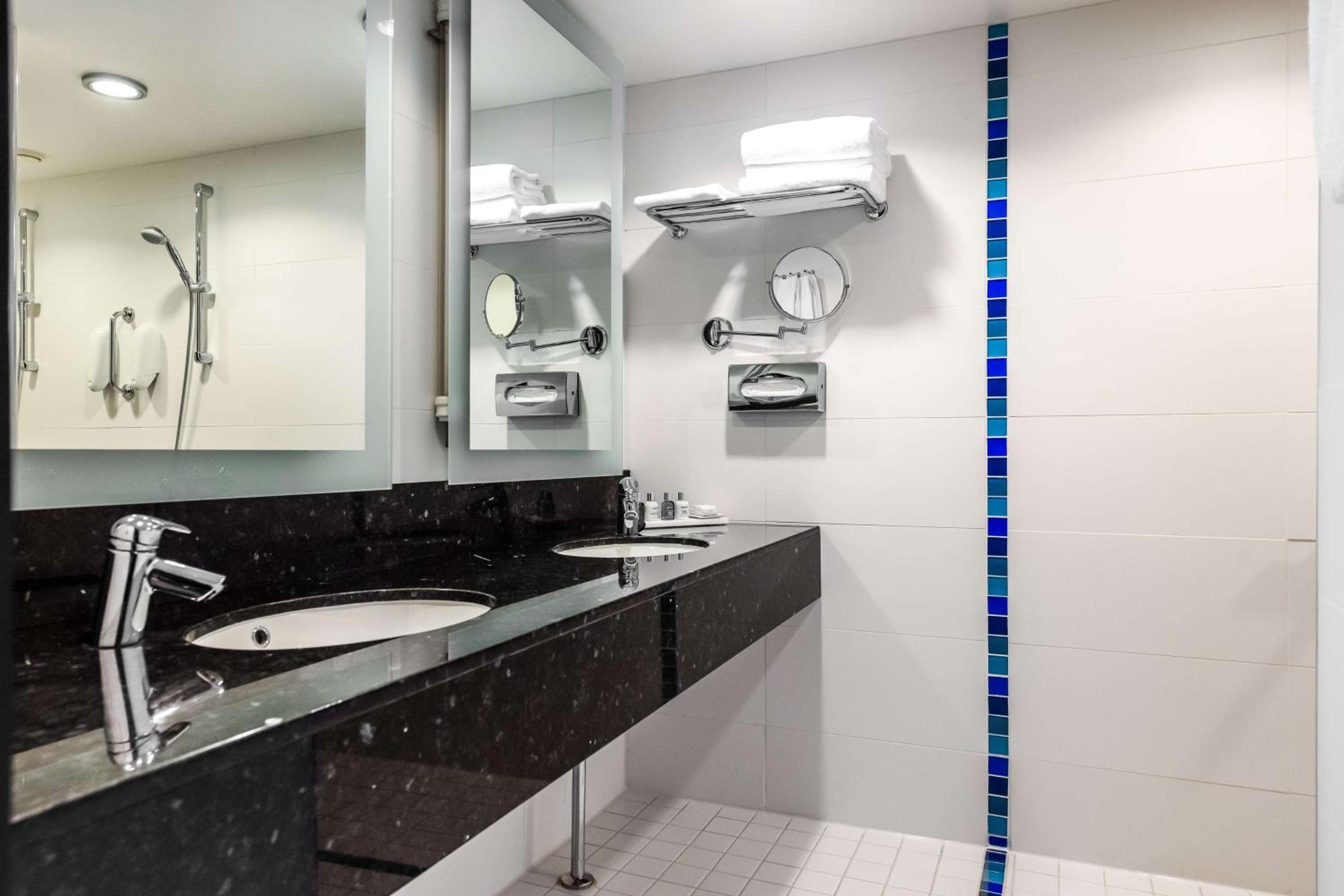 Junior Suite - High Floor - Photo 6