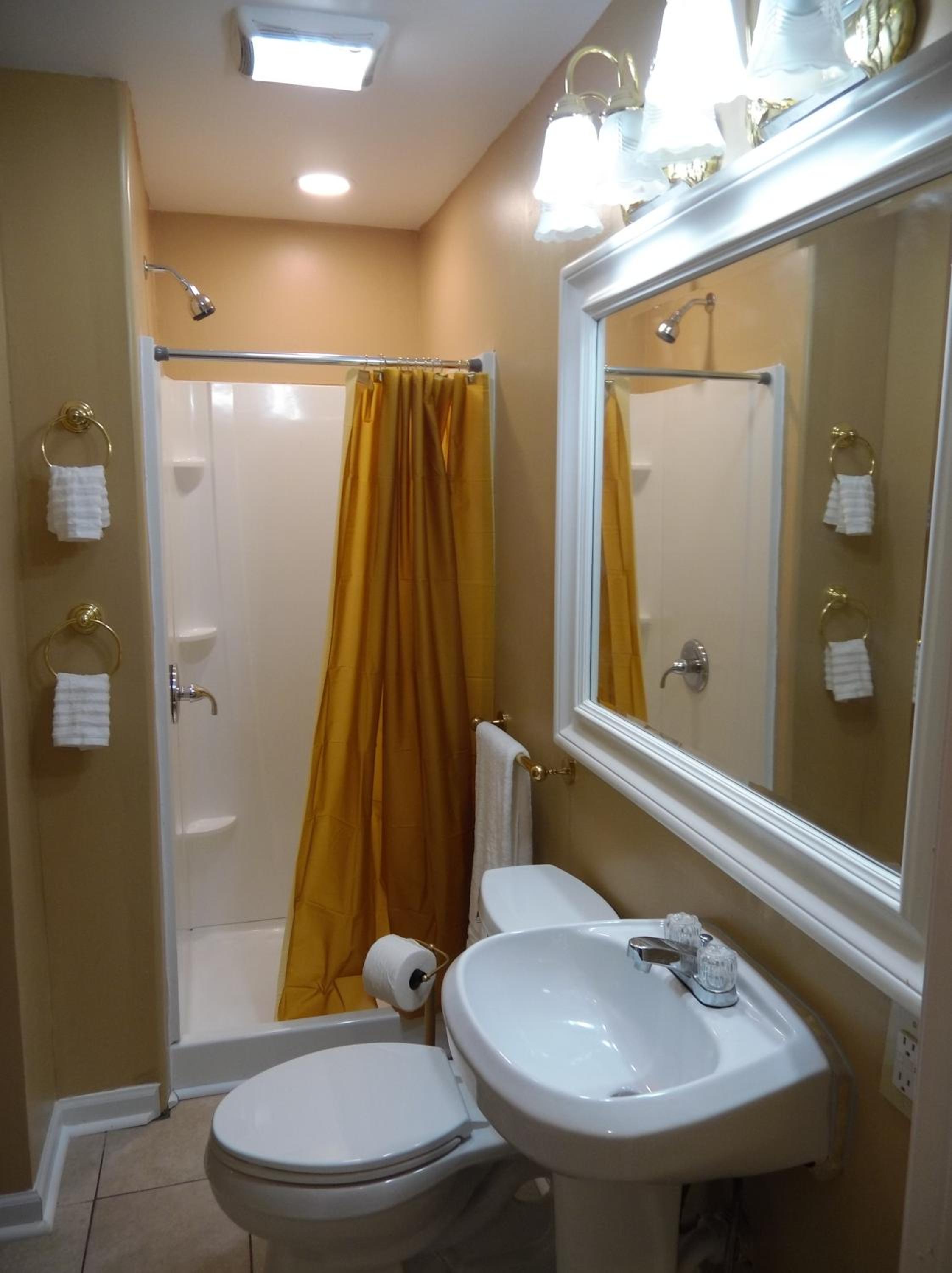 Double Room with Private Bathroom - Photo 13