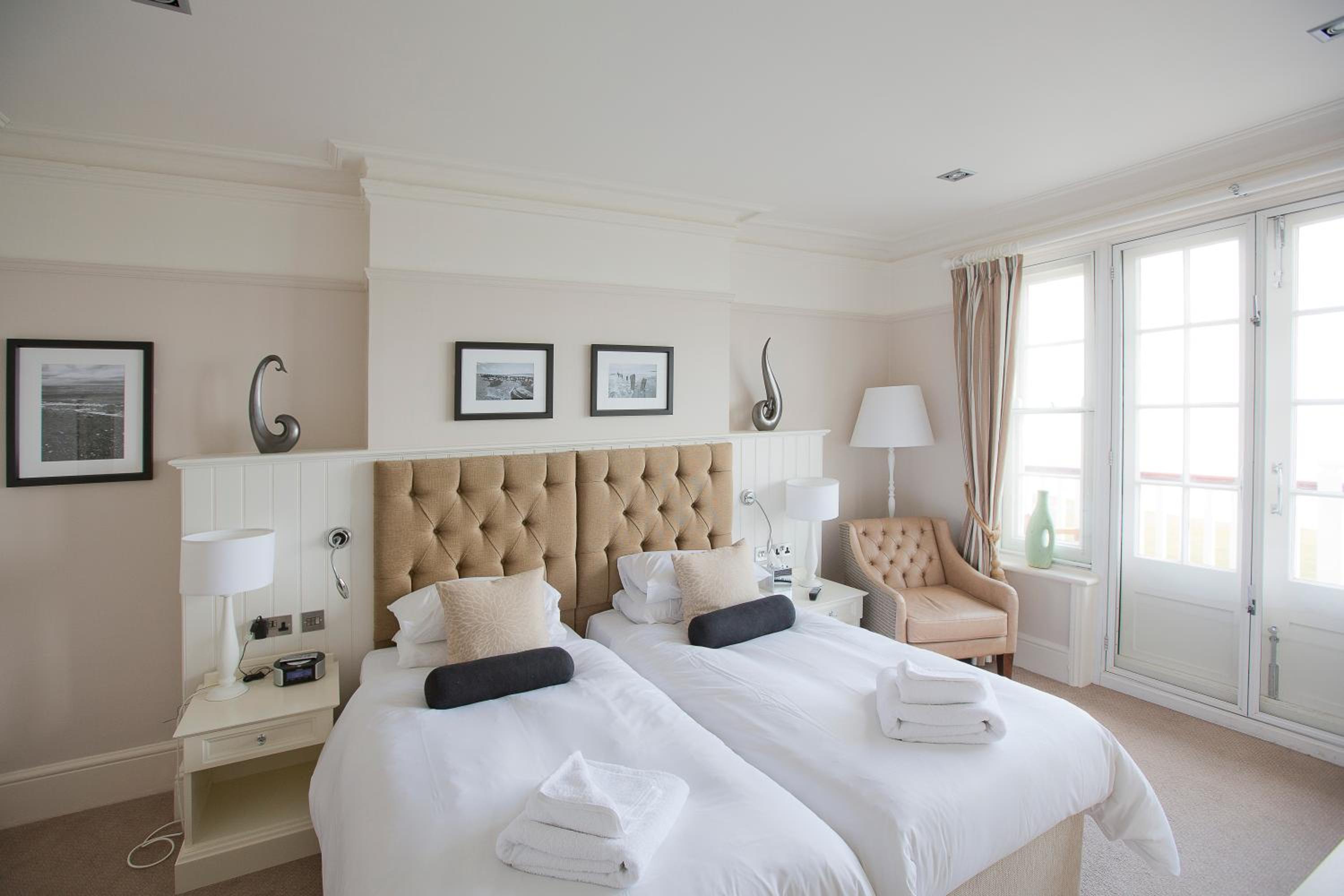 Superior Twin Room with Balcony & Sea View - Photo 1