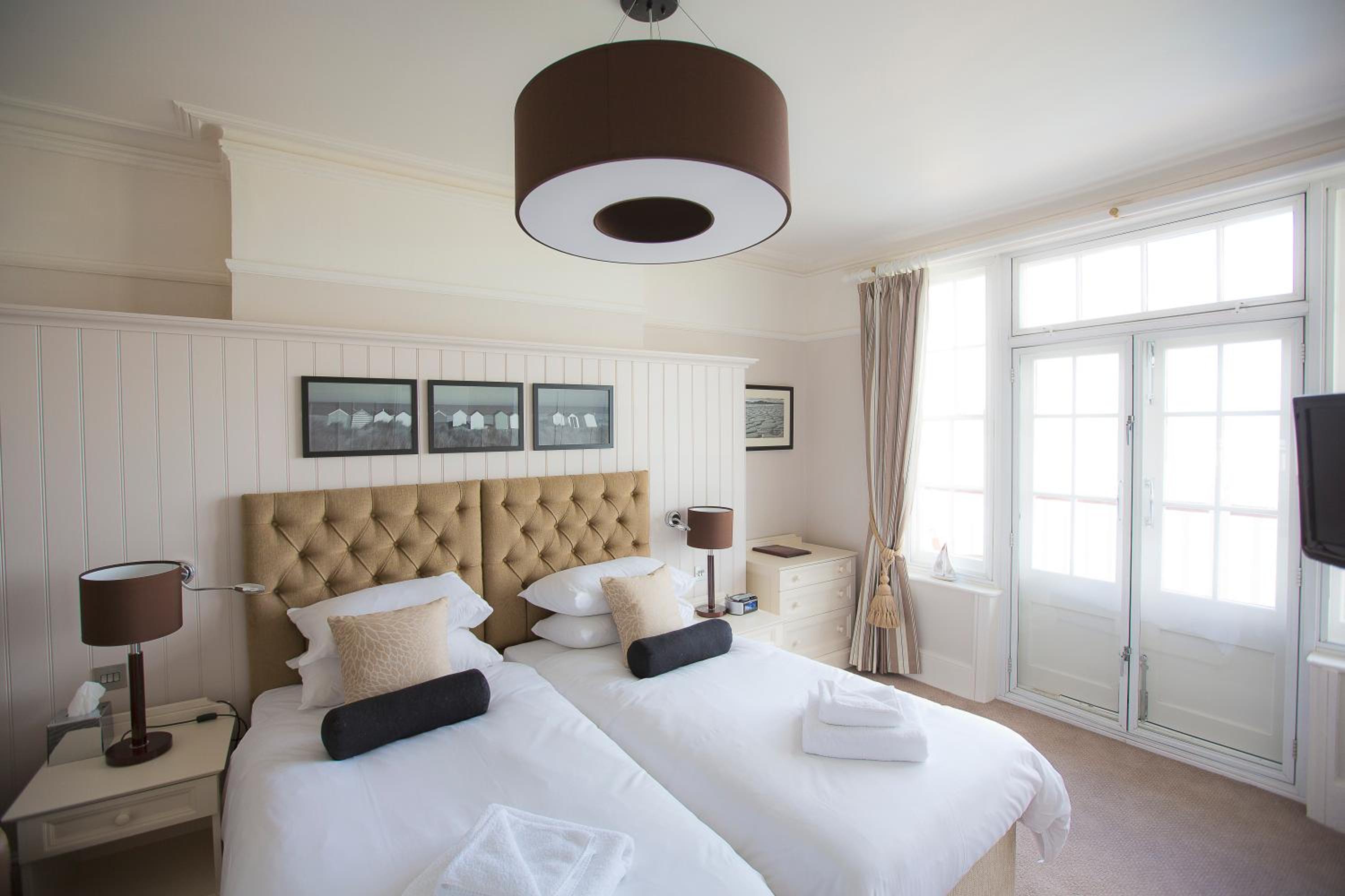Superior Twin Room with Balcony & Sea View - Photo 2