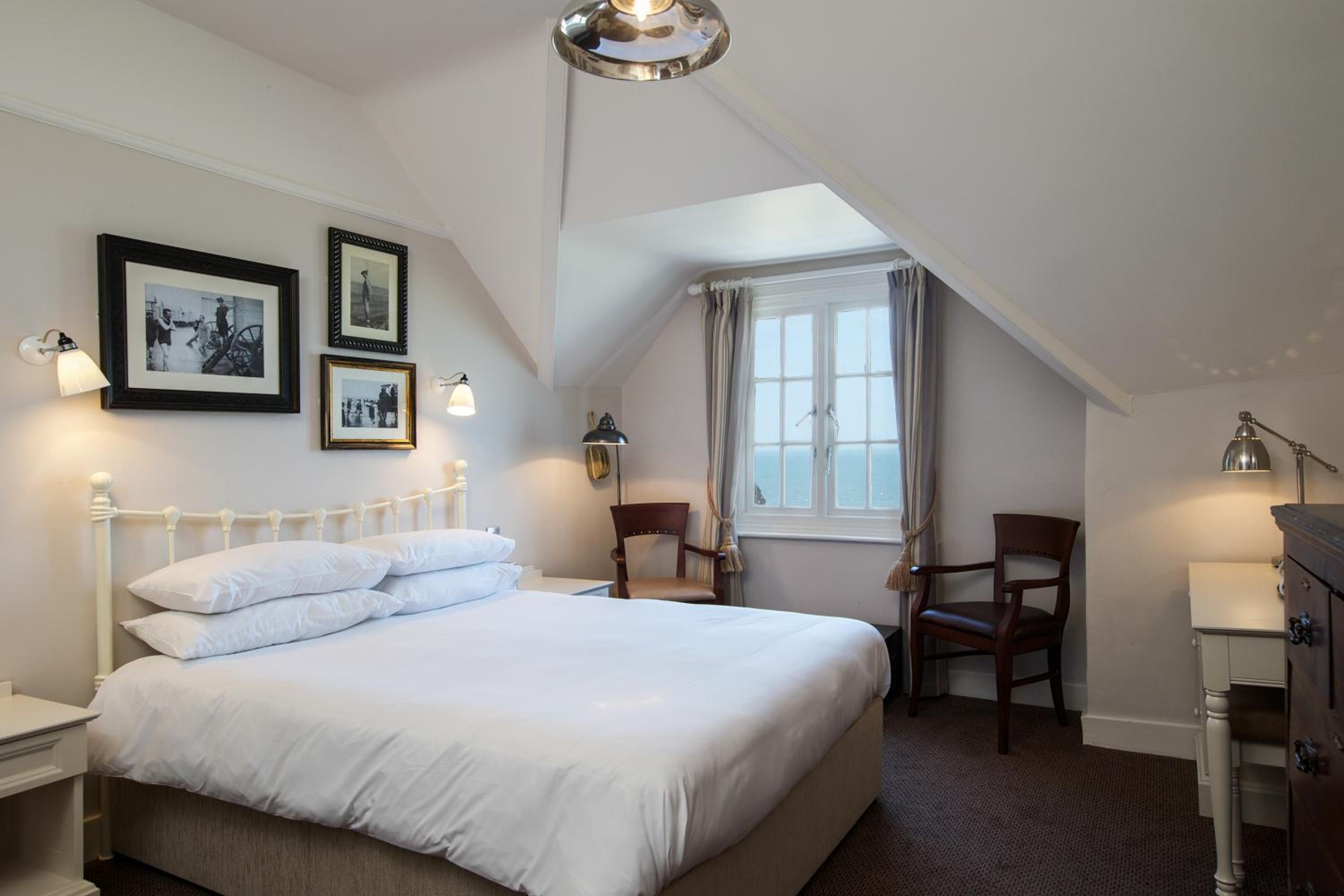 Standard Double Room with Sea View - Photo 3