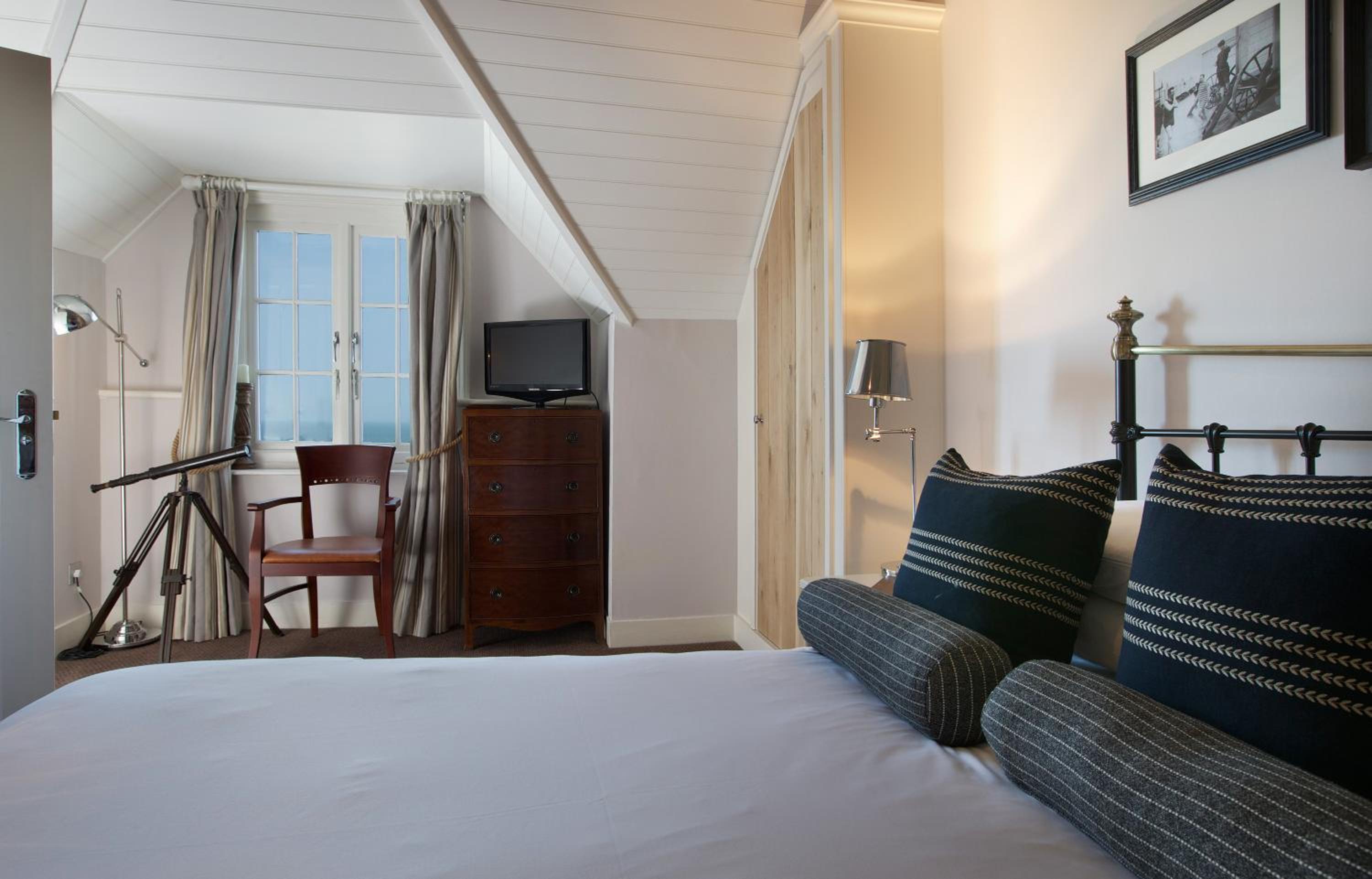 Standard Double Room with Sea View - Photo 2