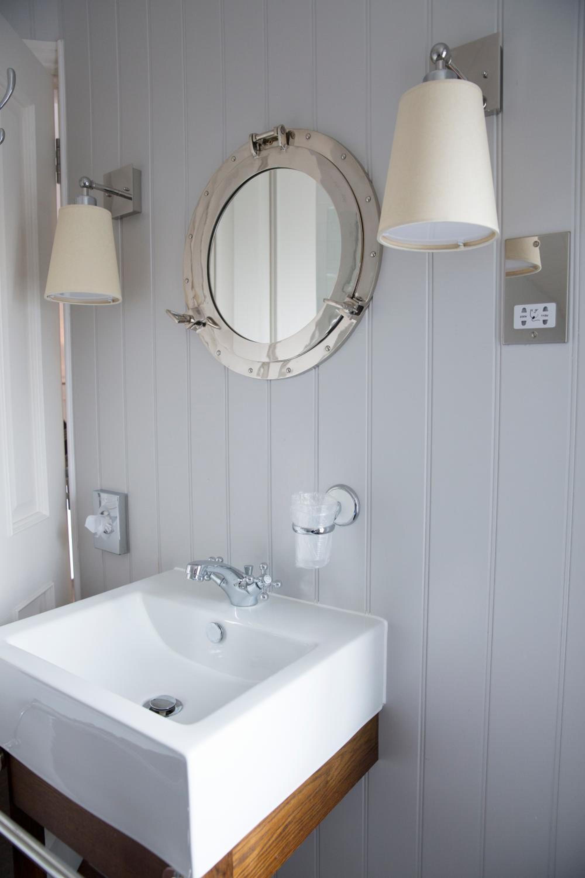 Standard Double Room with Sea View - Photo 4