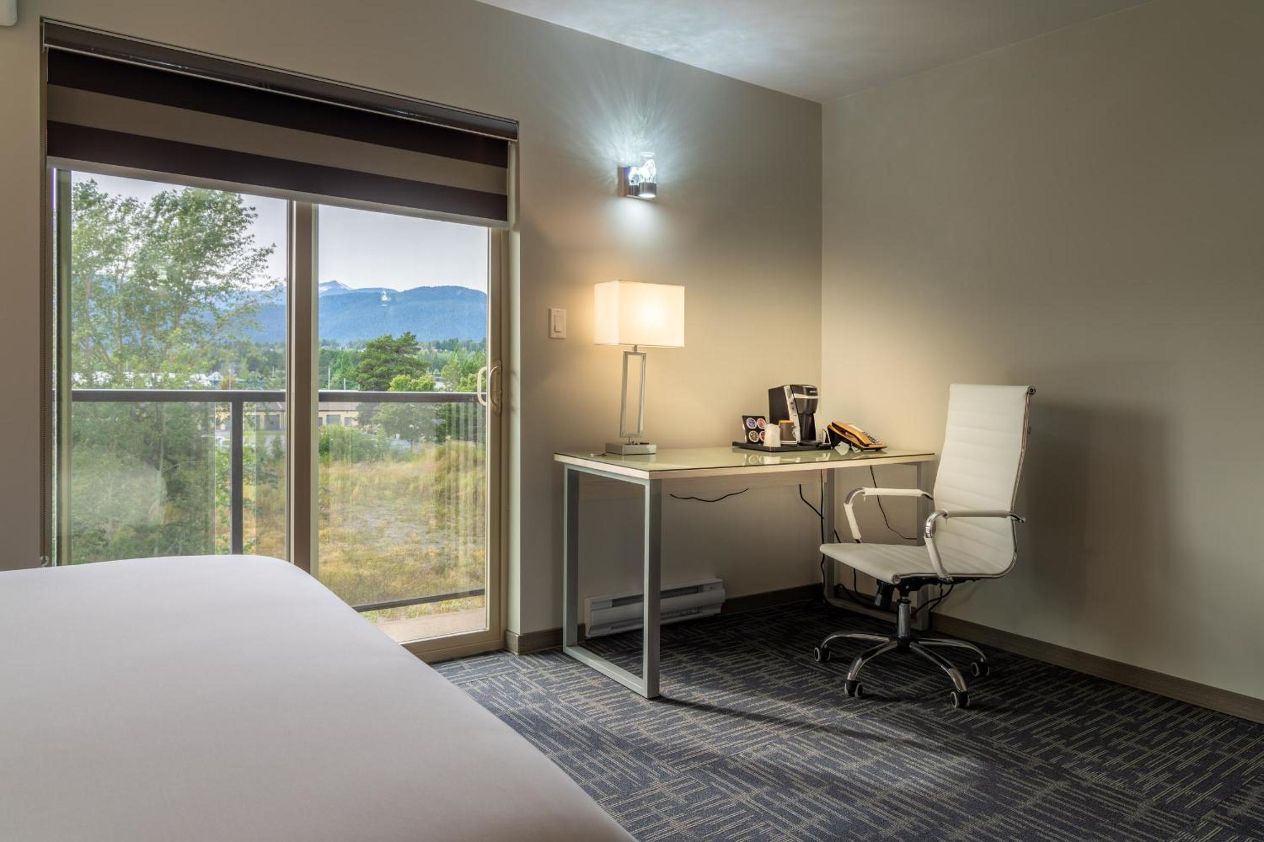 Queen Room - Disability Access - Photo 7
