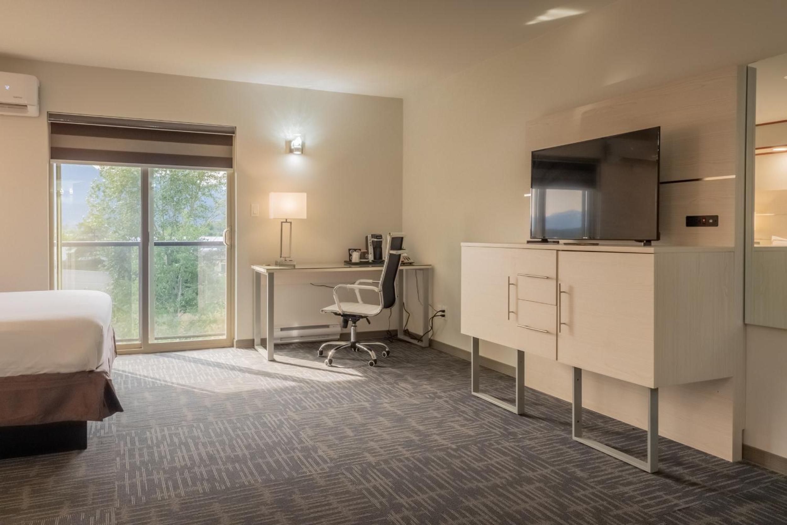 Queen Room - Disability Access - Photo 6