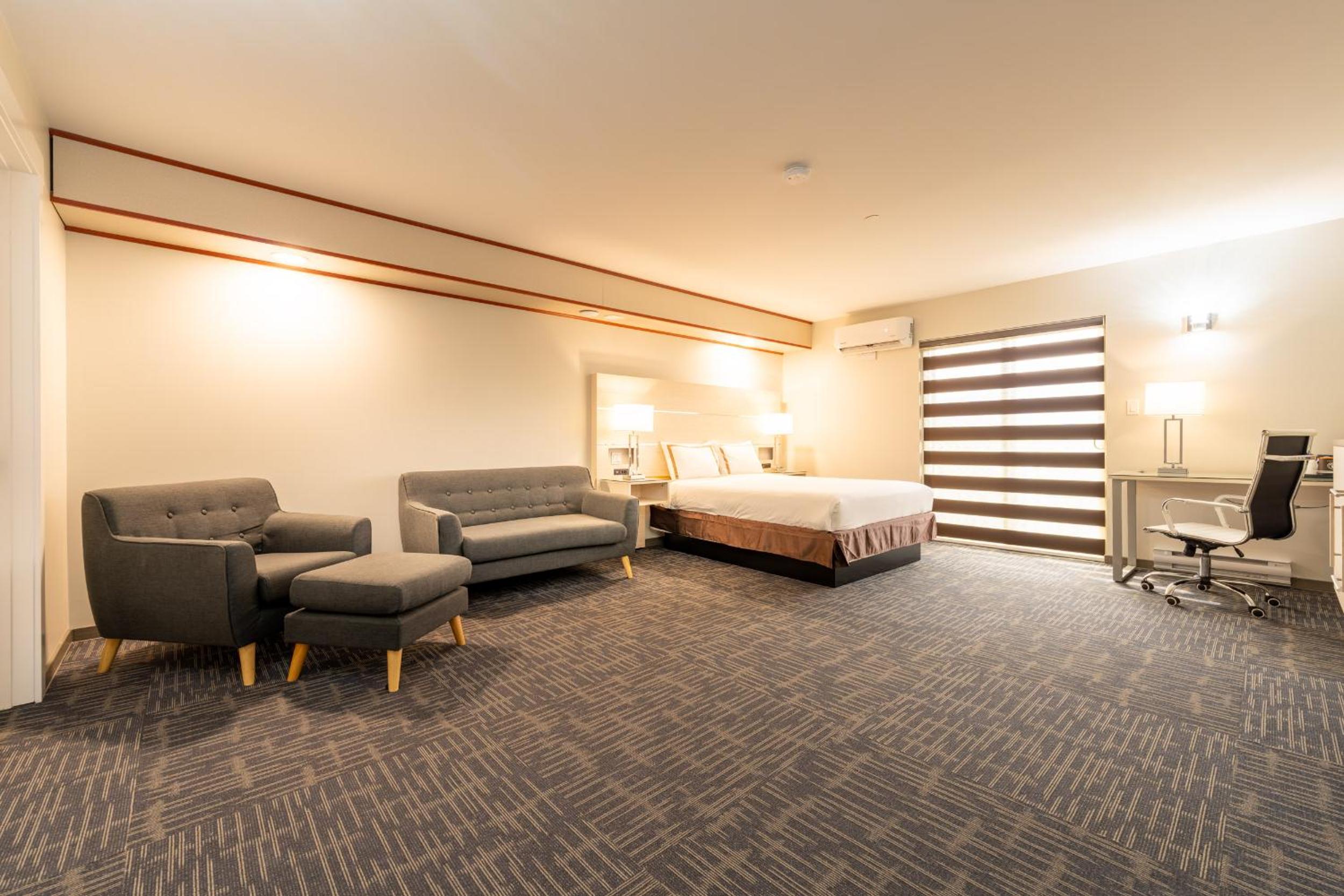 Queen Room - Disability Access - Photo 4