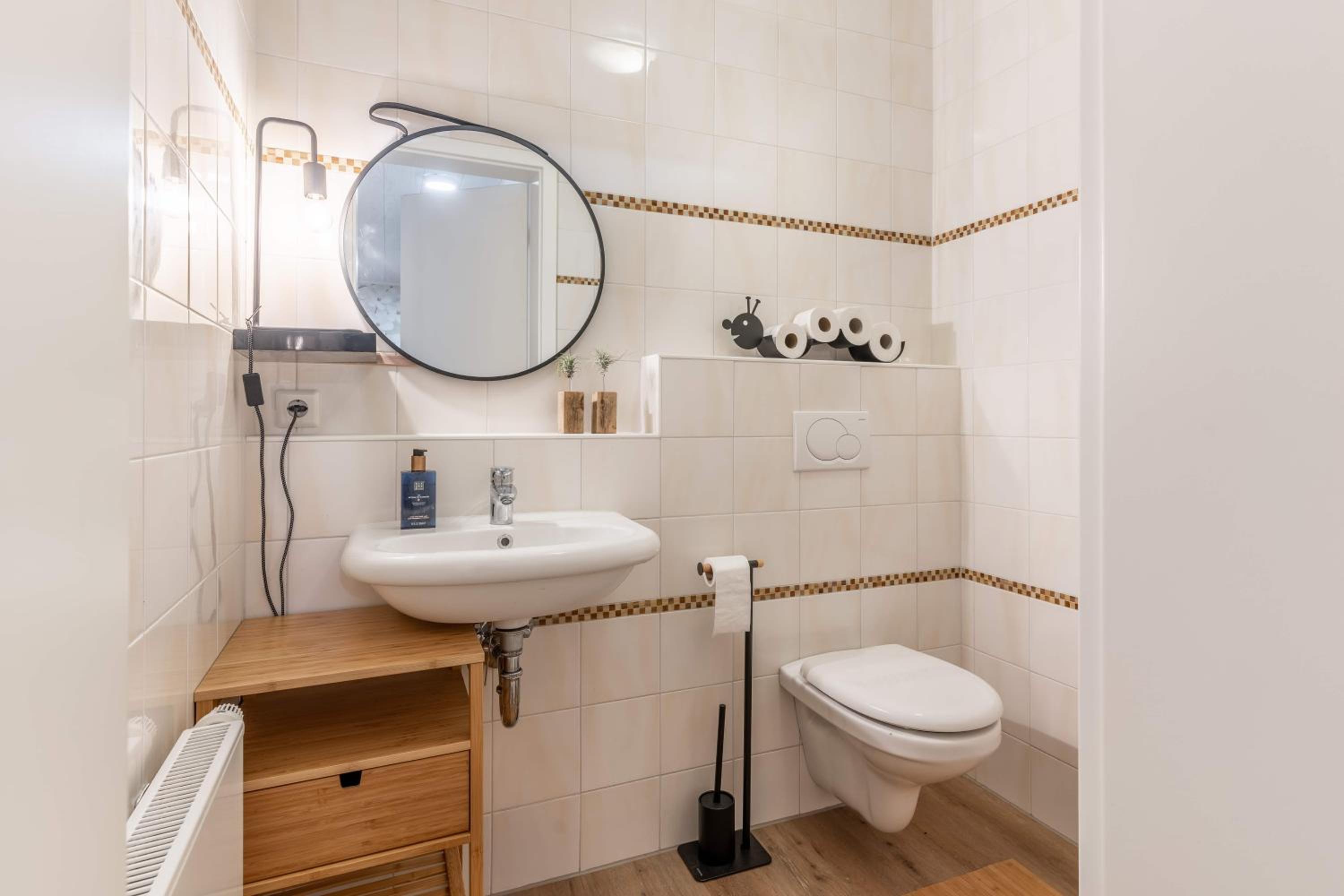Underground Suite - Photo 8