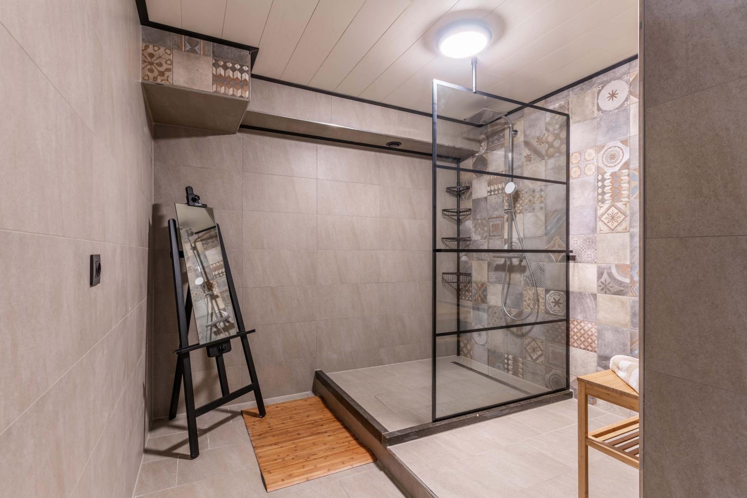 Underground Suite - Photo 4