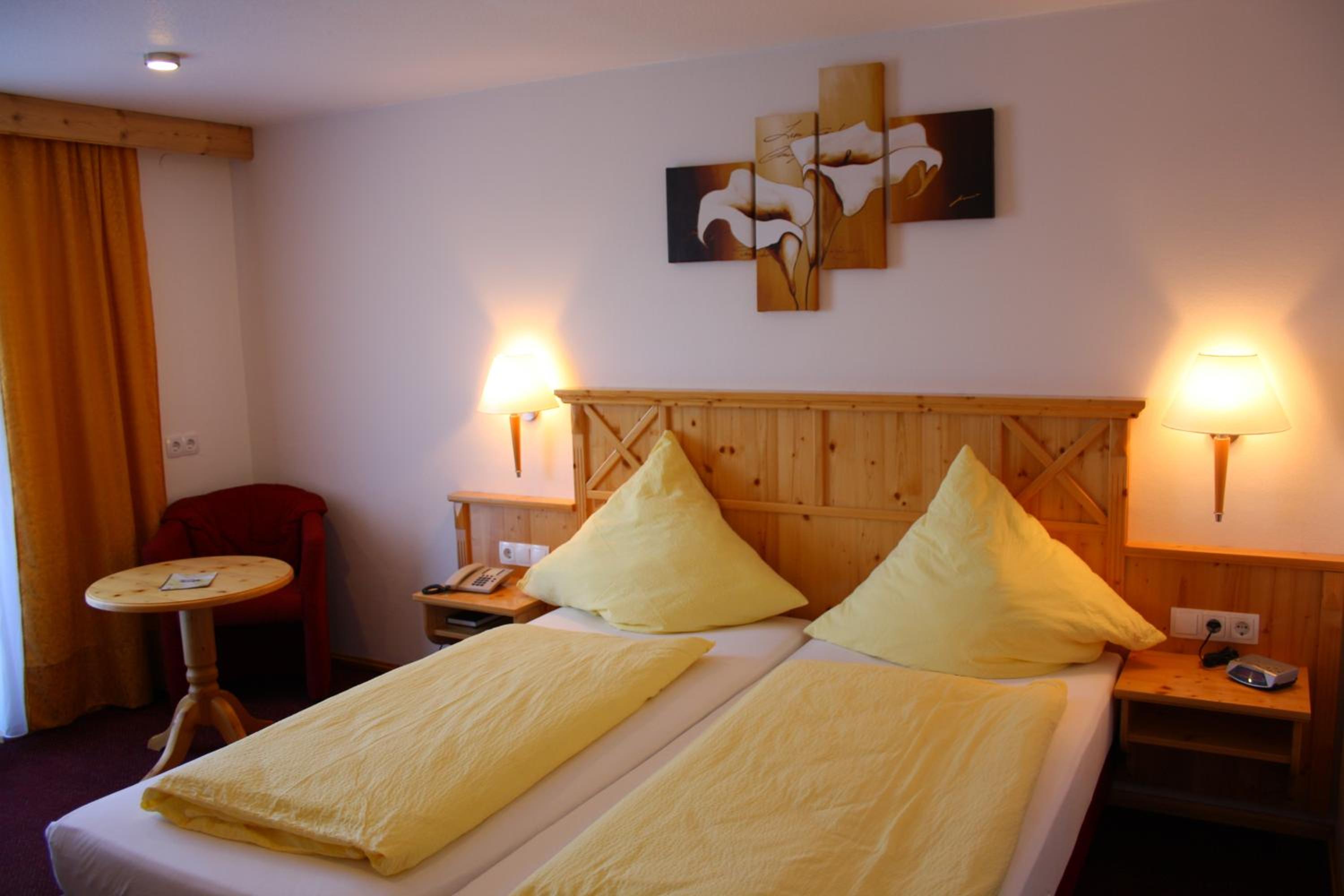 Double Room with Balcony - Photo 2