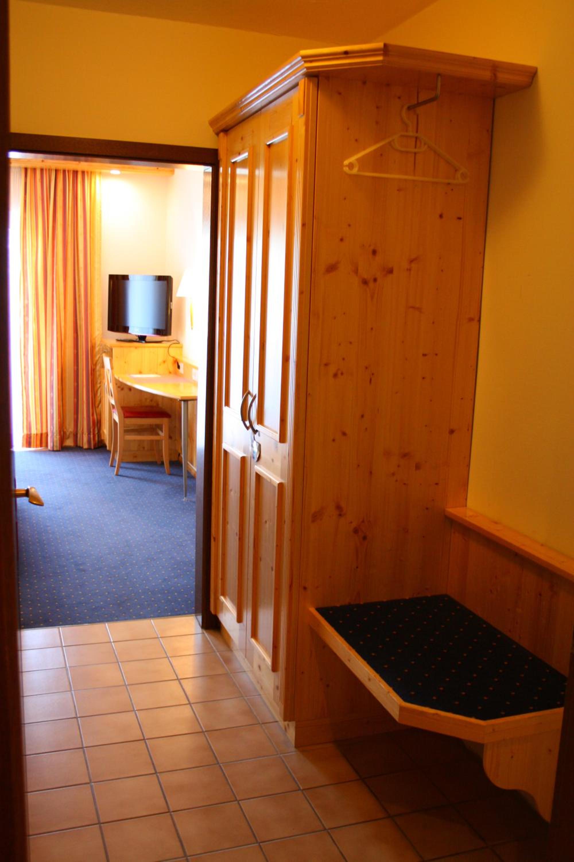 Double Room with Balcony - Photo 3