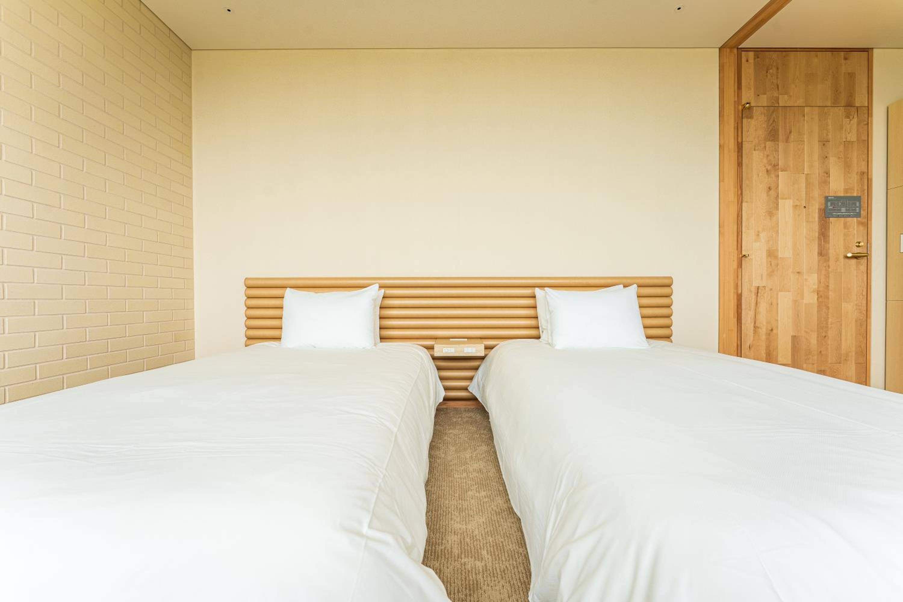 Standard Twin Room - Photo 4
