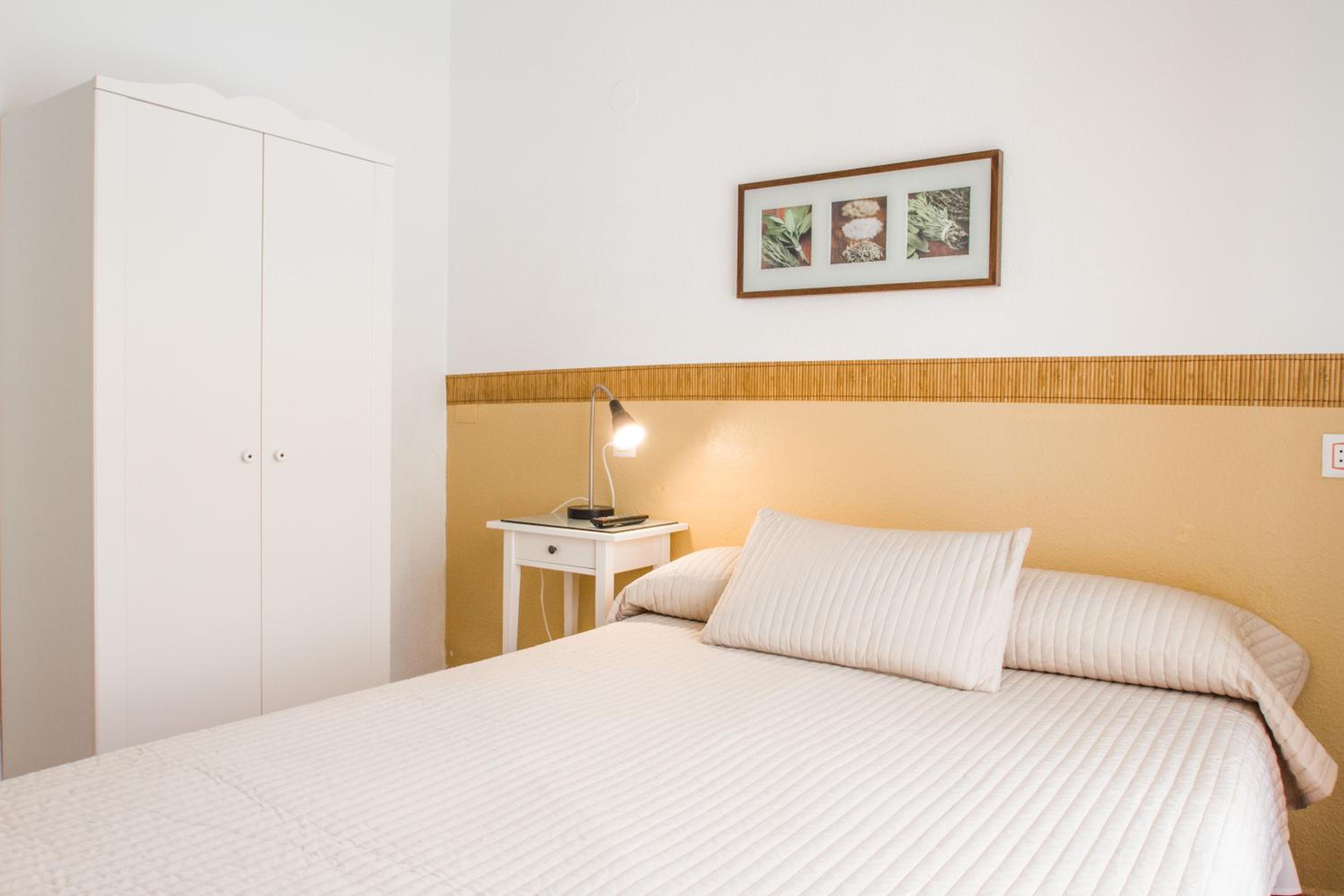Habitación Doble o con Dos Camas con Baño Compartido