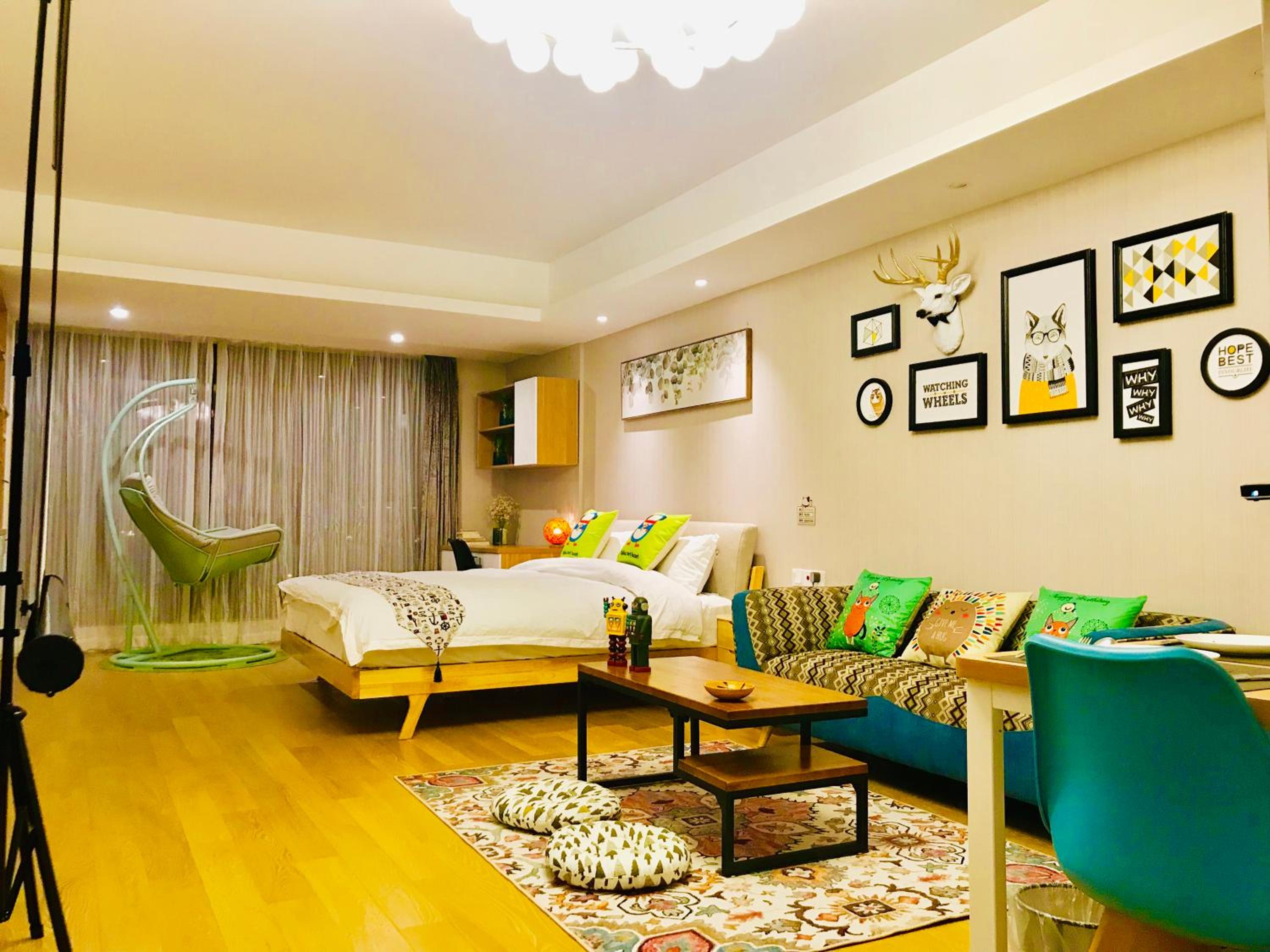 Queen Room photo 1