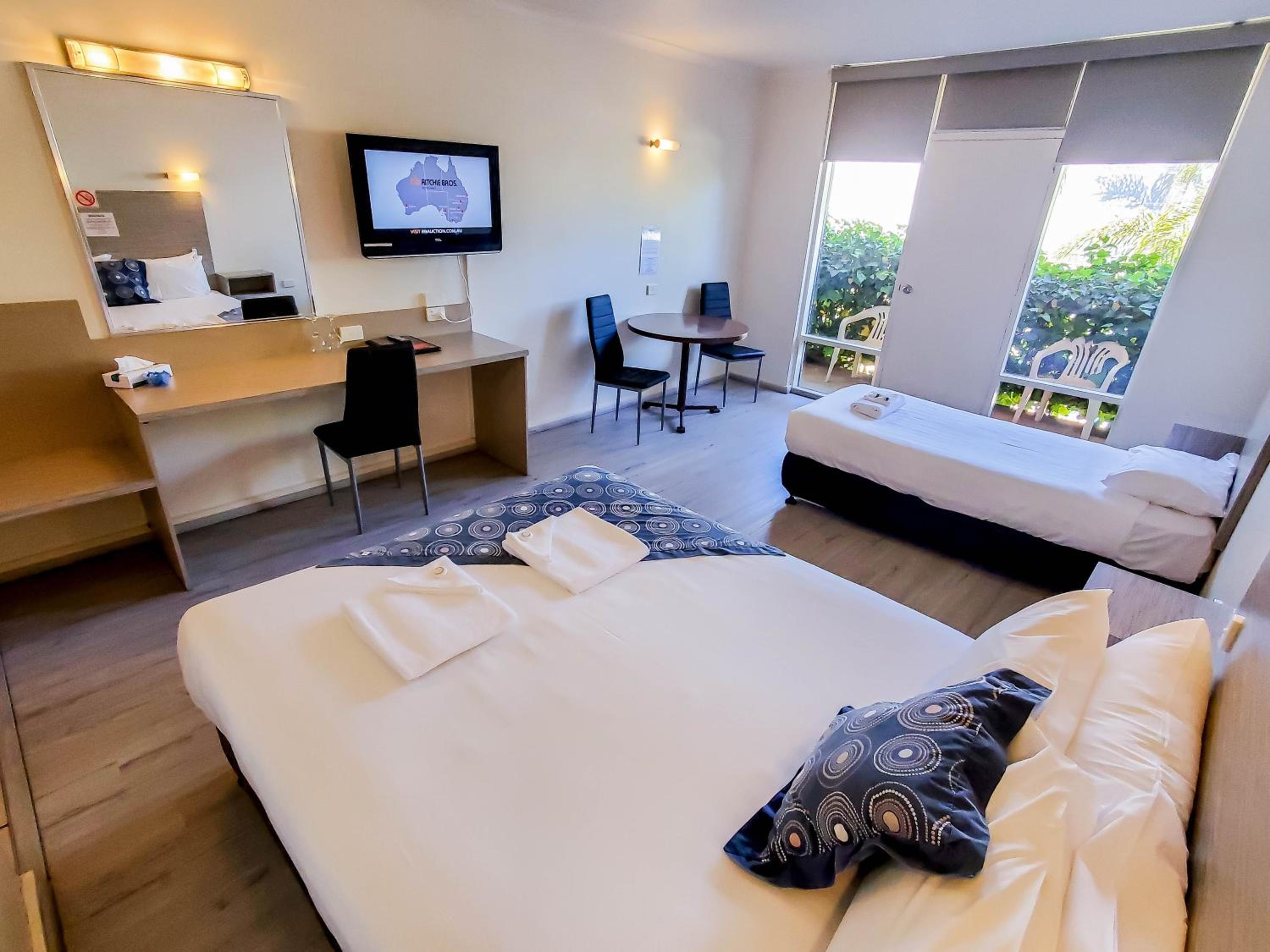 Standard Twin Room (Upstairs Or Downstairs) photo 1
