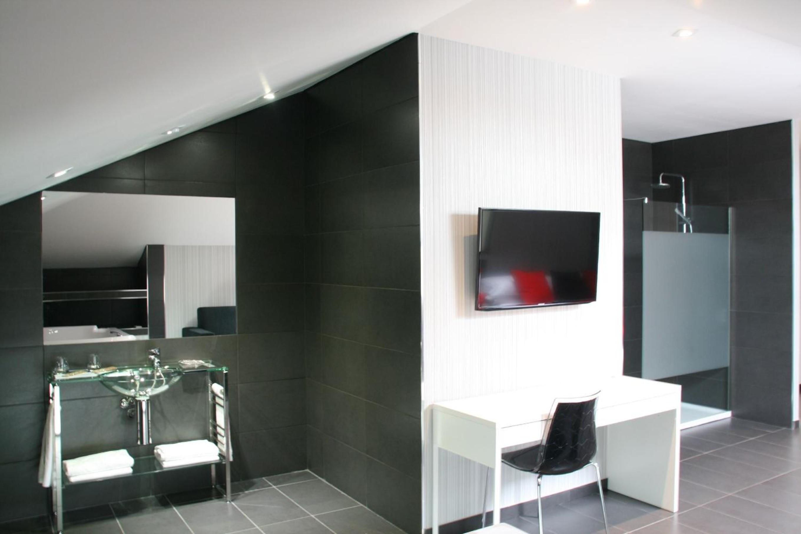 Suite - Photo 2