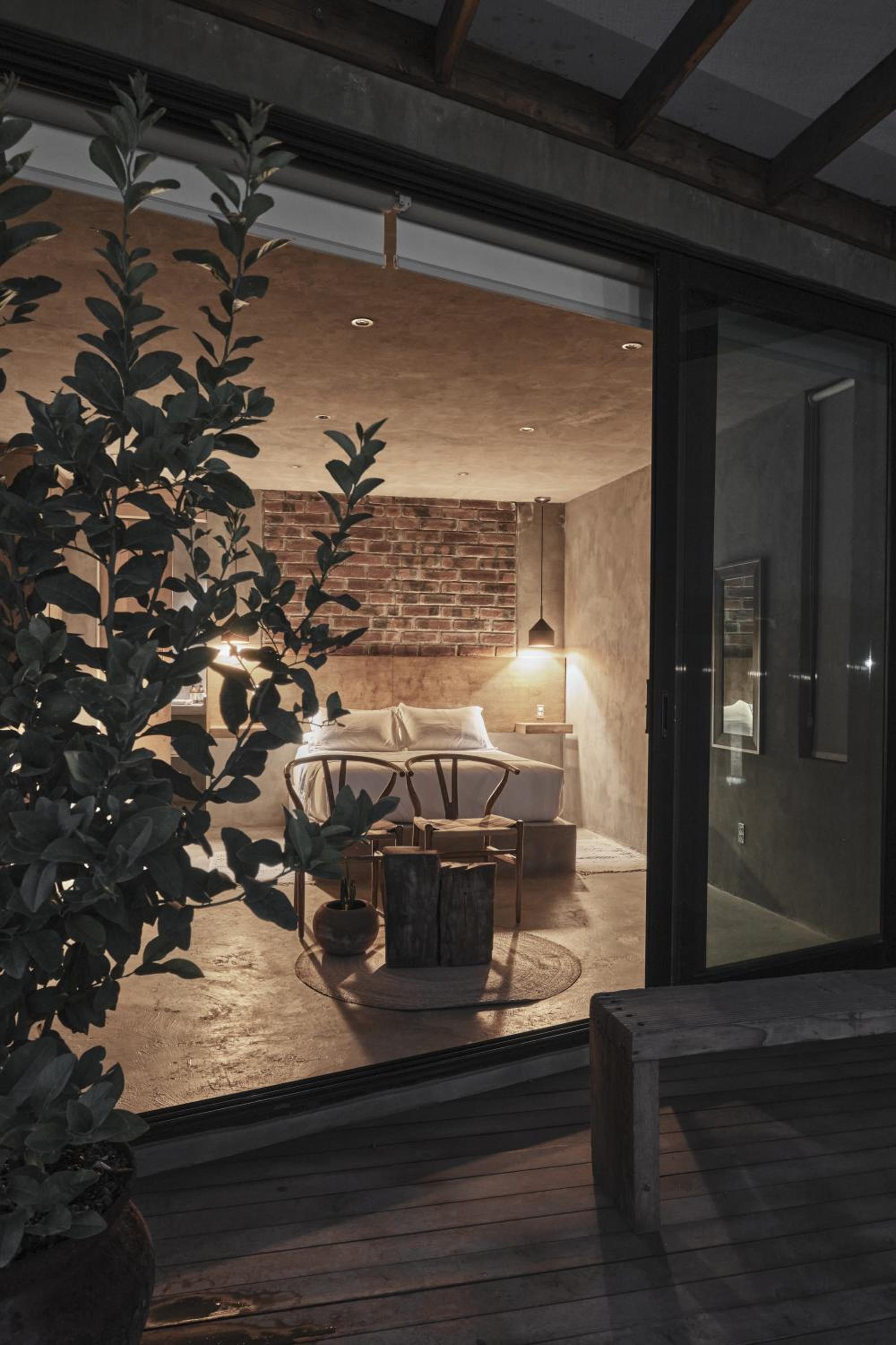Deluxe Room - Photo 8