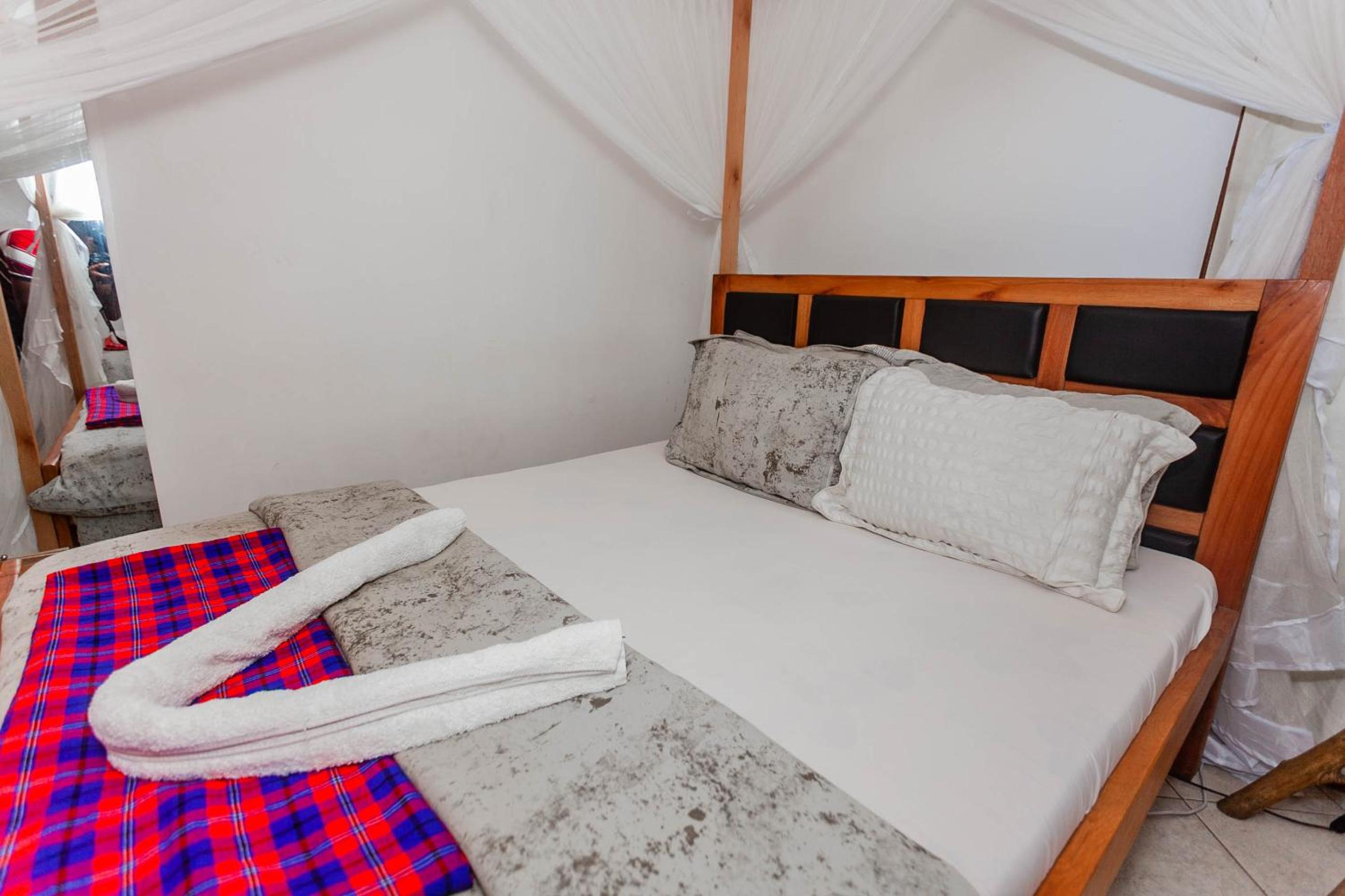 Queen Room with Two Queen Beds photo 1