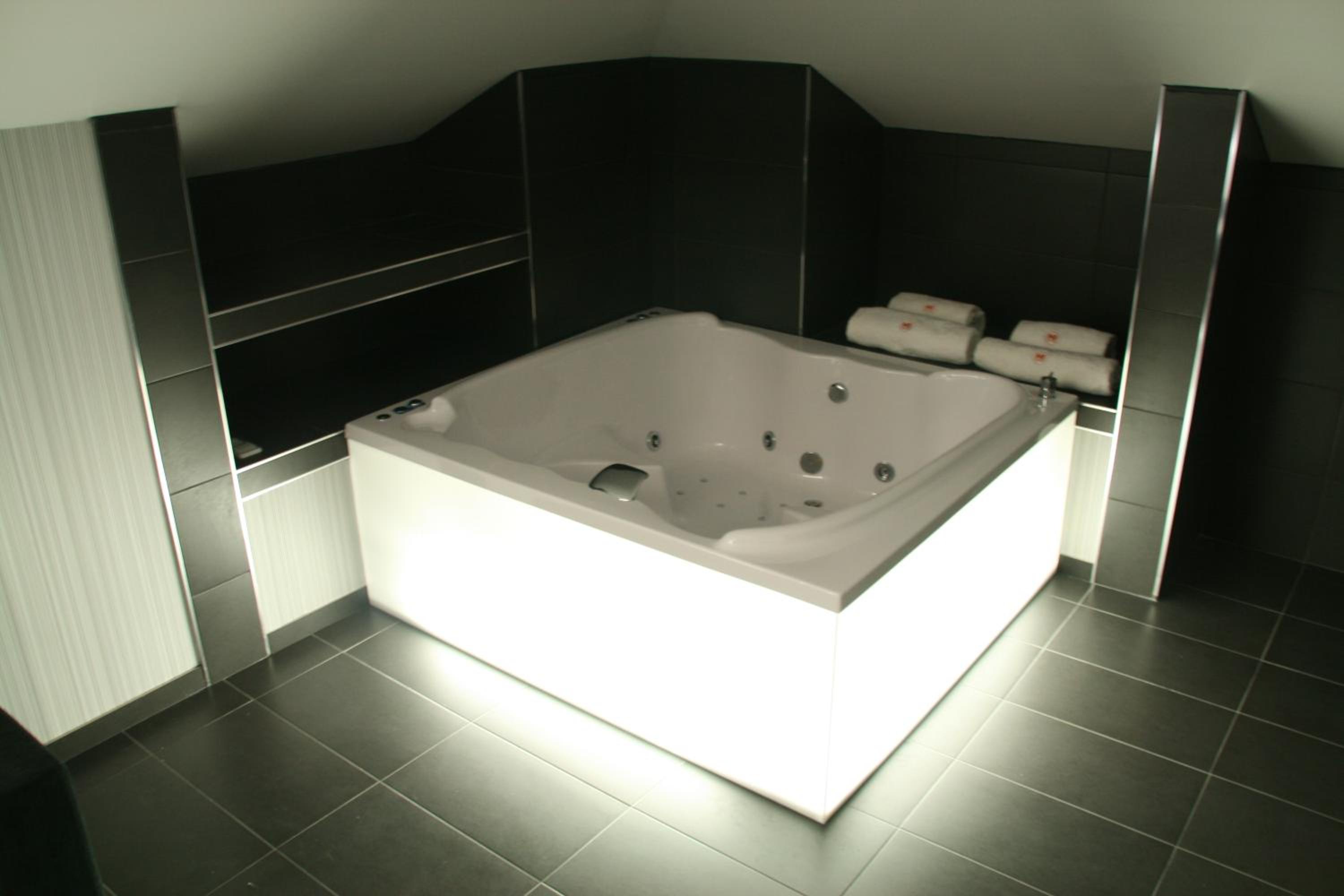 Suite - Photo 5
