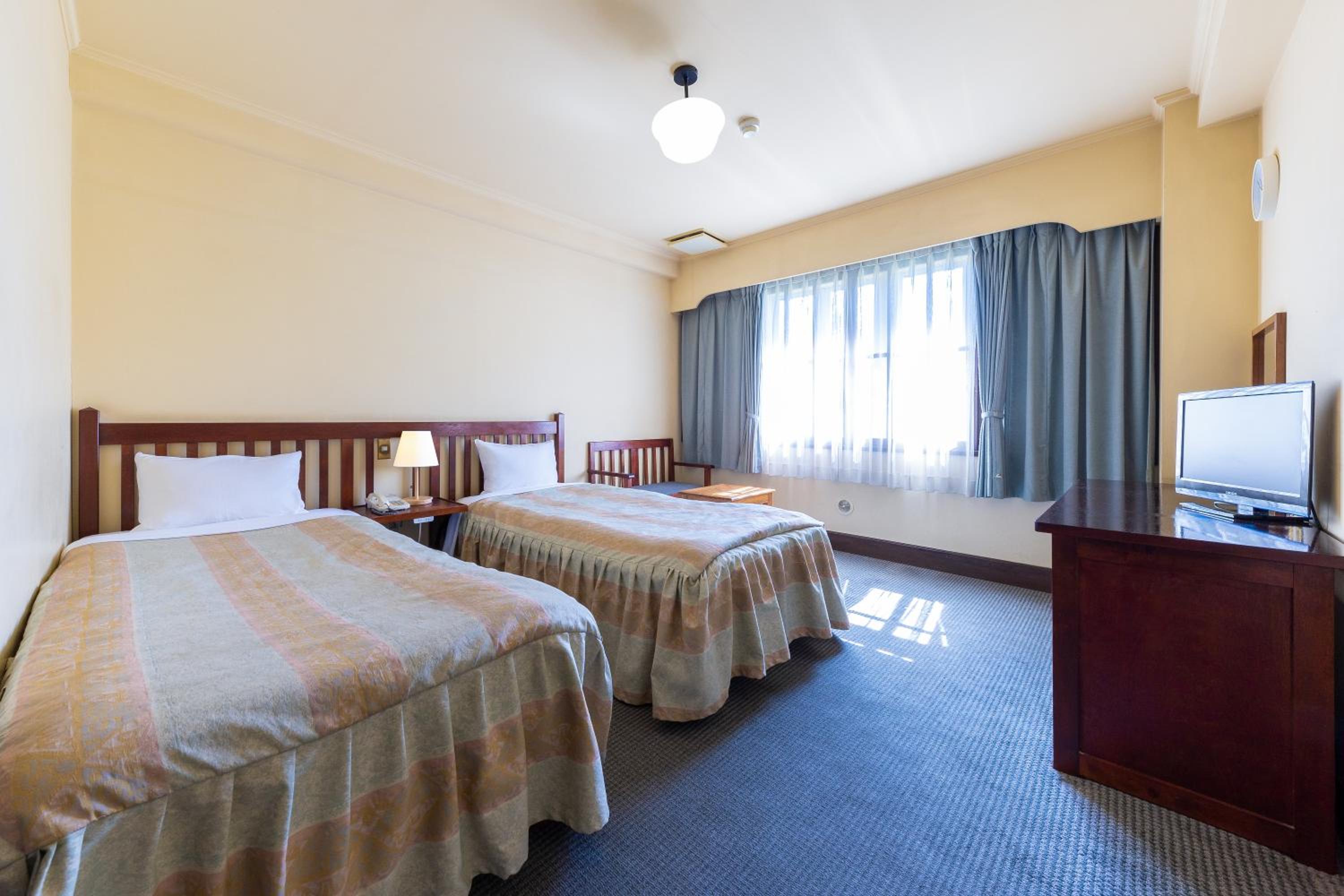 Twin Room - Non-Smoking - Photo 1