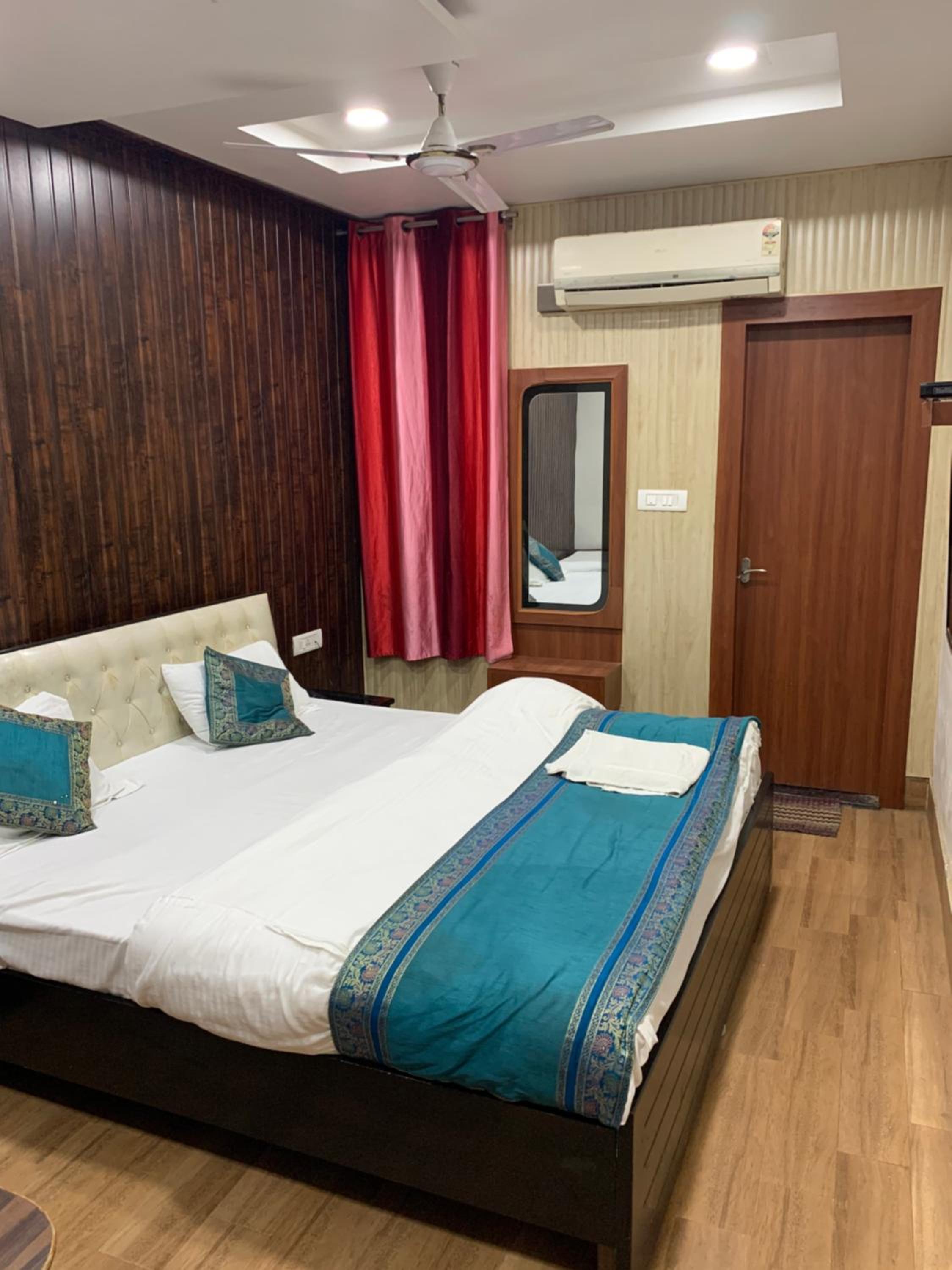Standard Double Room - Photo 14