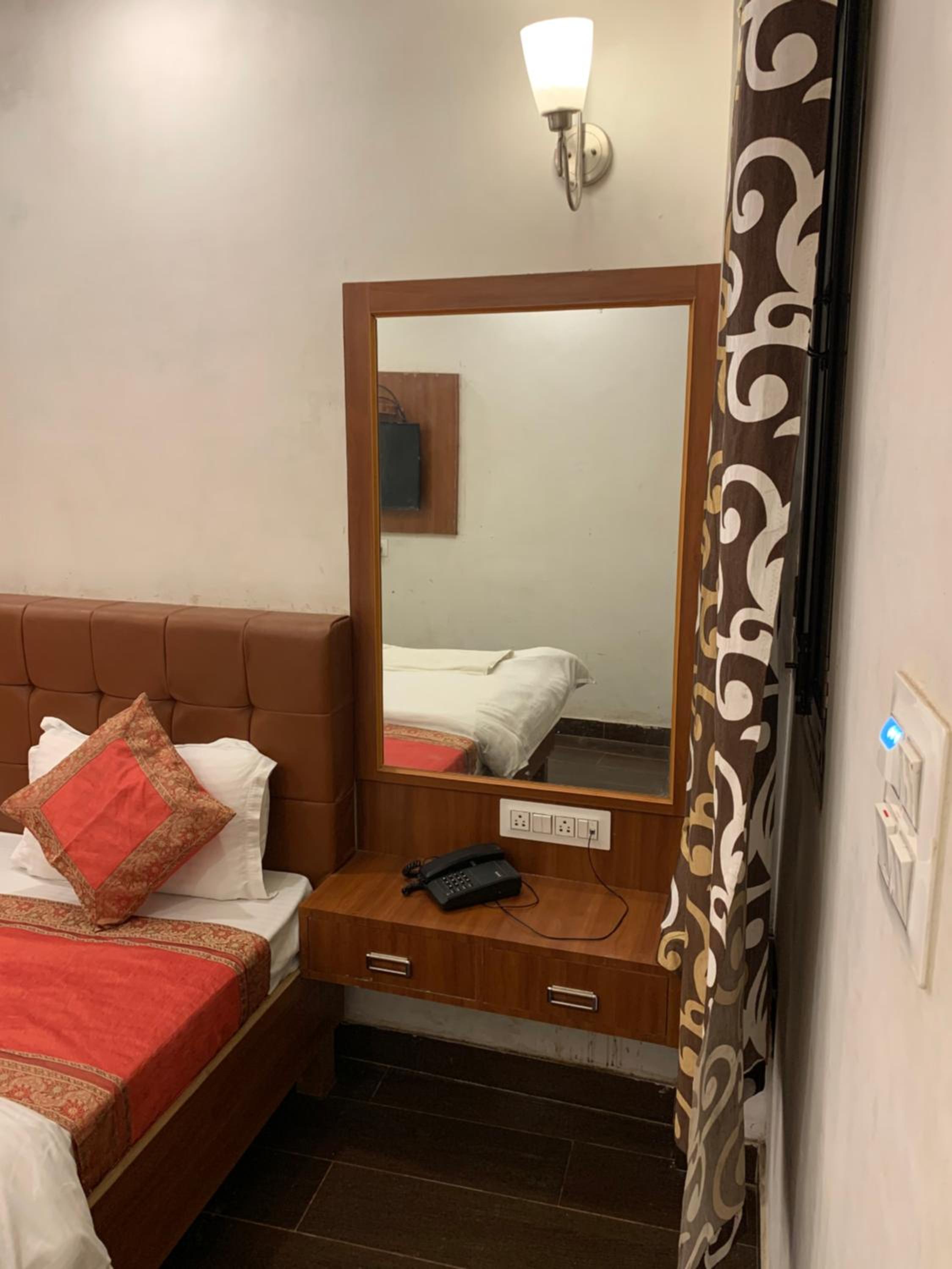 Standard Double Room - Photo 10