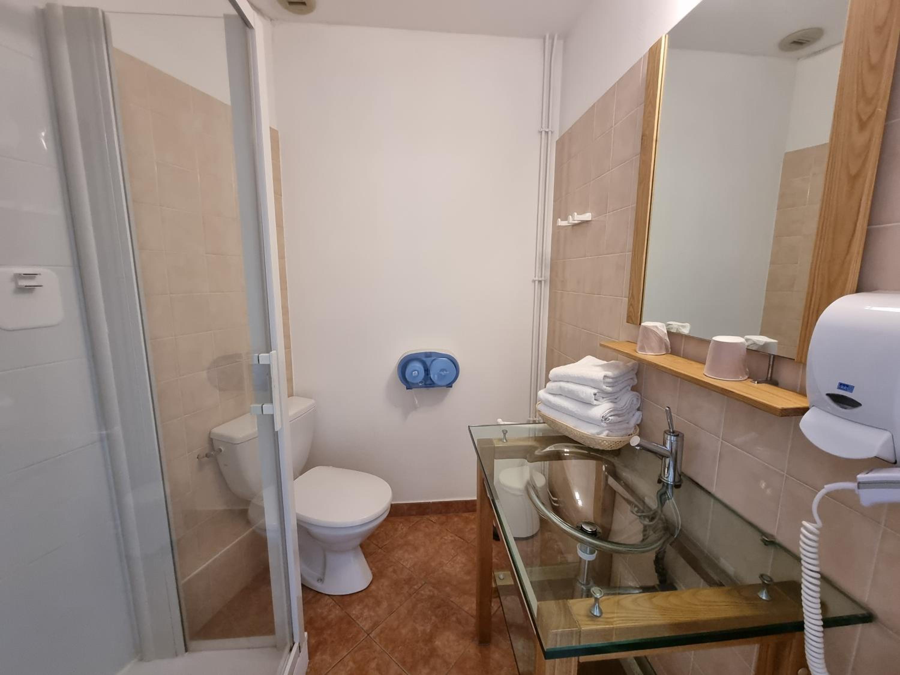 Standard Double Room - Photo 5