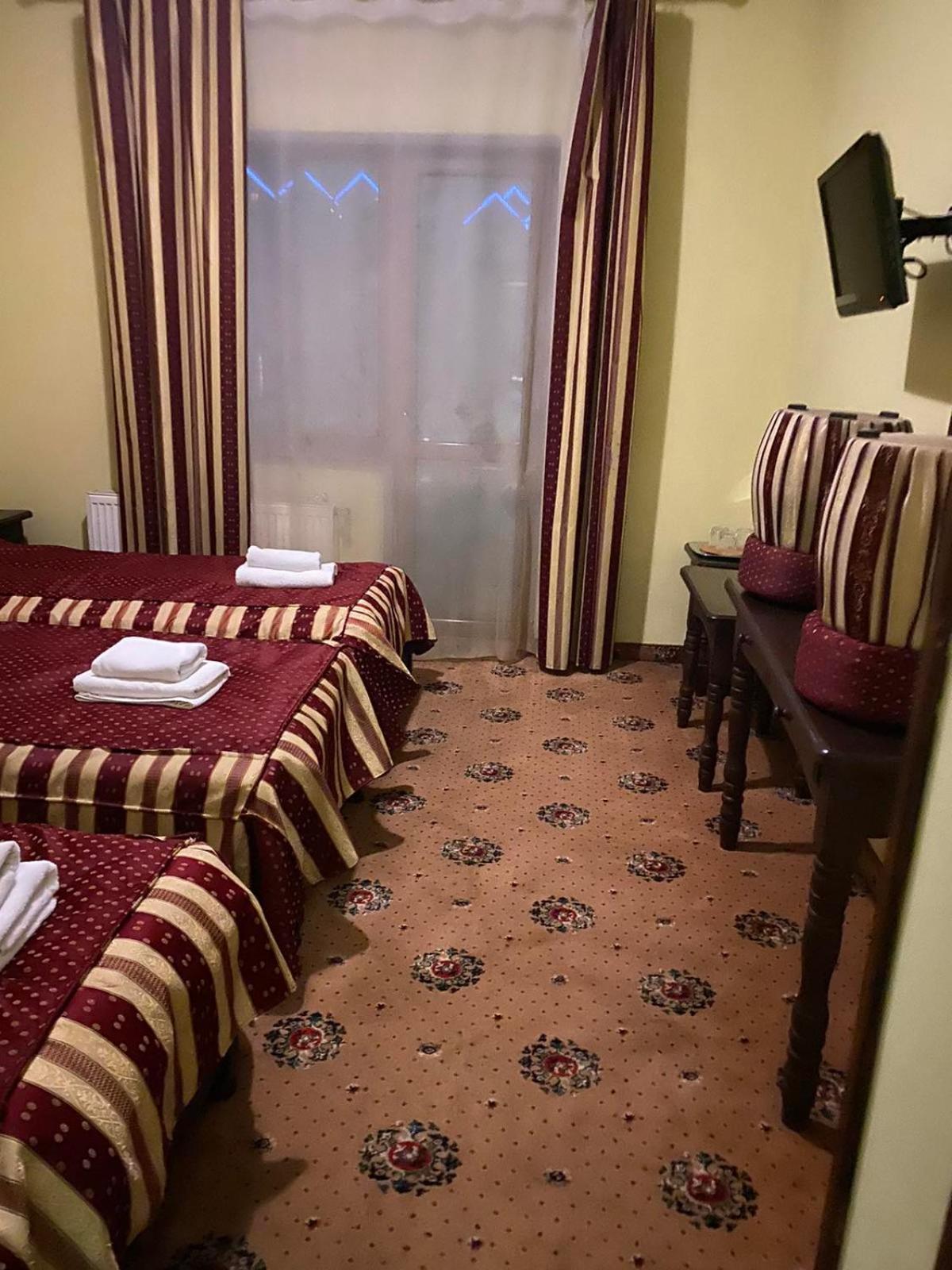 Economy Triple Room photo 1