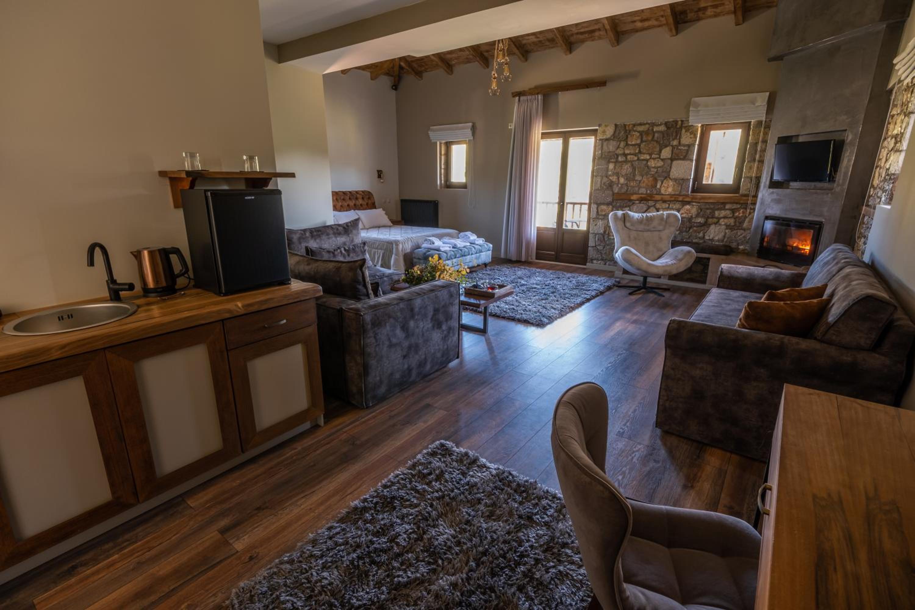 Executive Suite - Photo 4