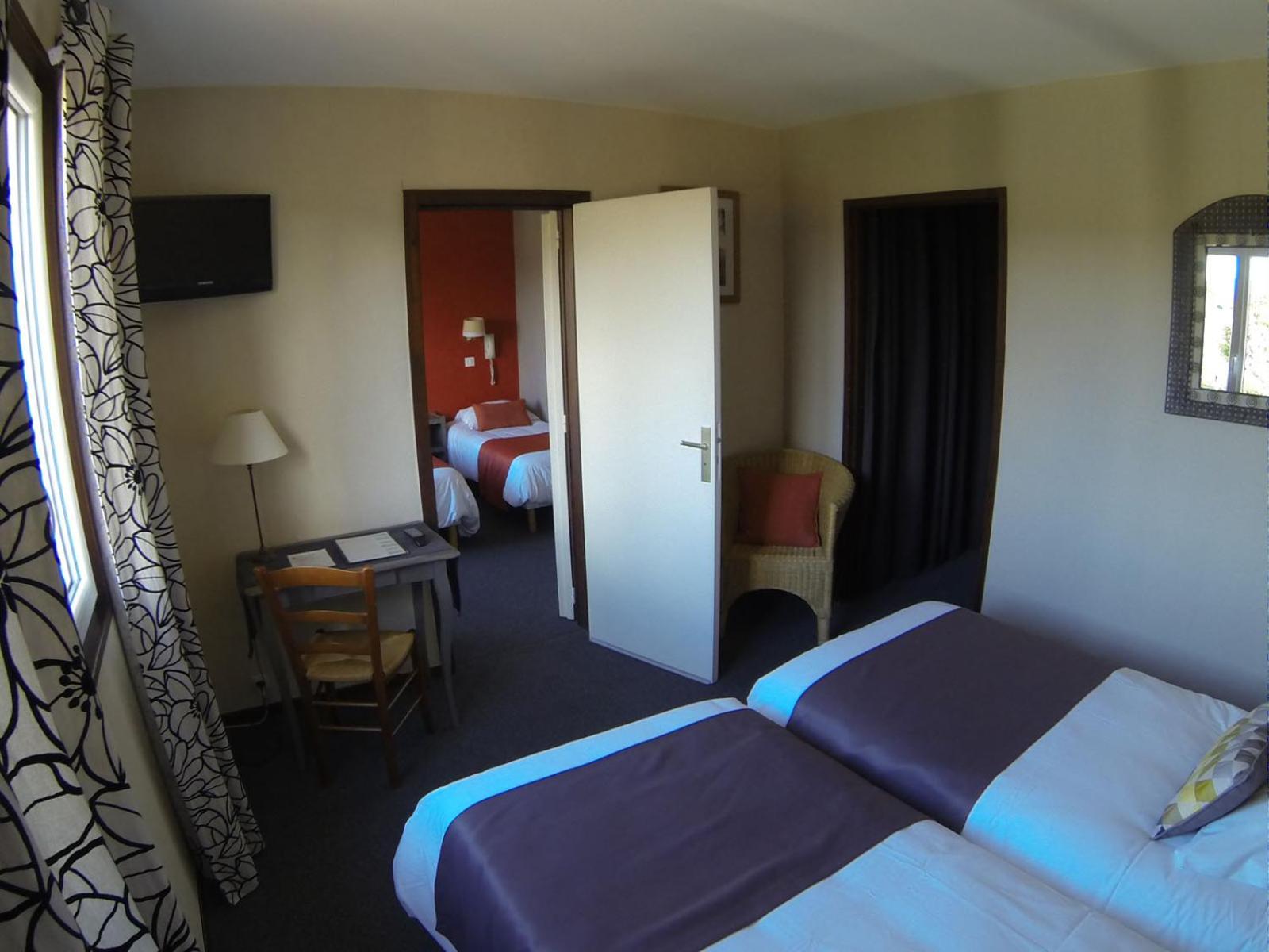 Family Room (2 Adults with 2 Children under 12 years olds) - Photo 4