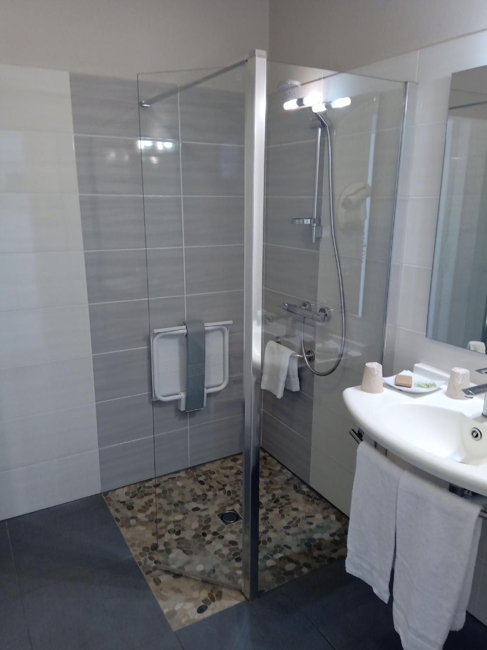 Double Room - Disability Access photo 2