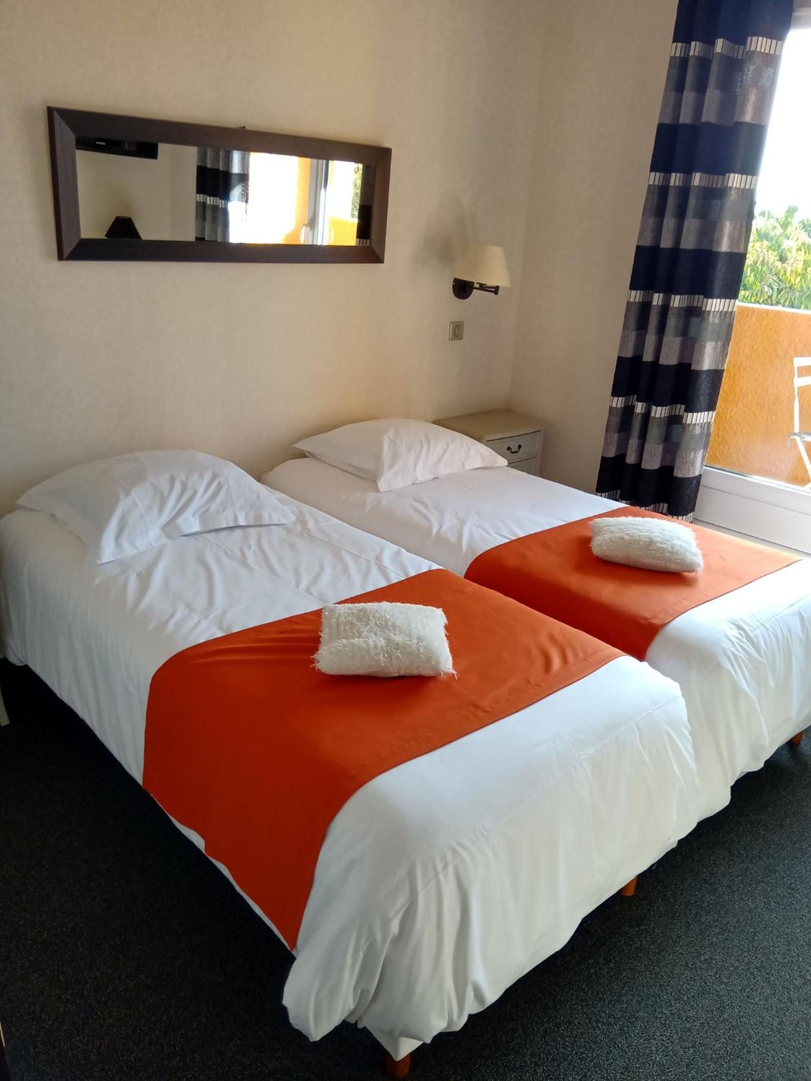 Grand Comfort Twin Room - Photo 3