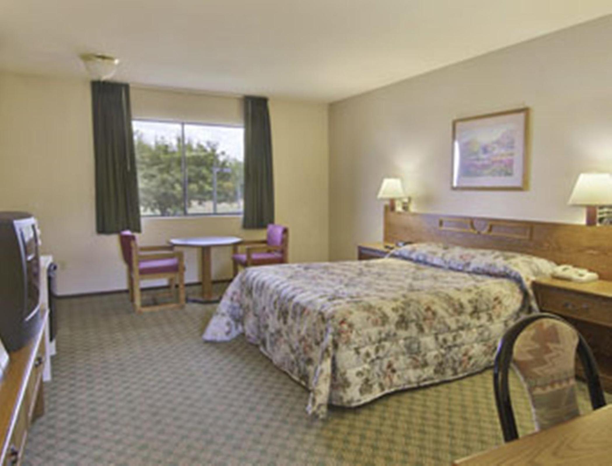 Queen Room - Non-Smoking
