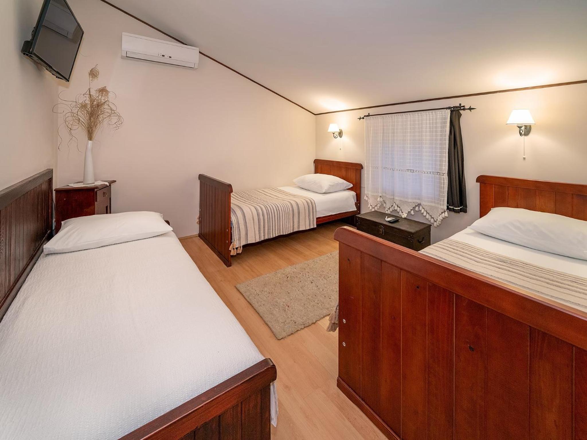 Triple Room - Photo 10