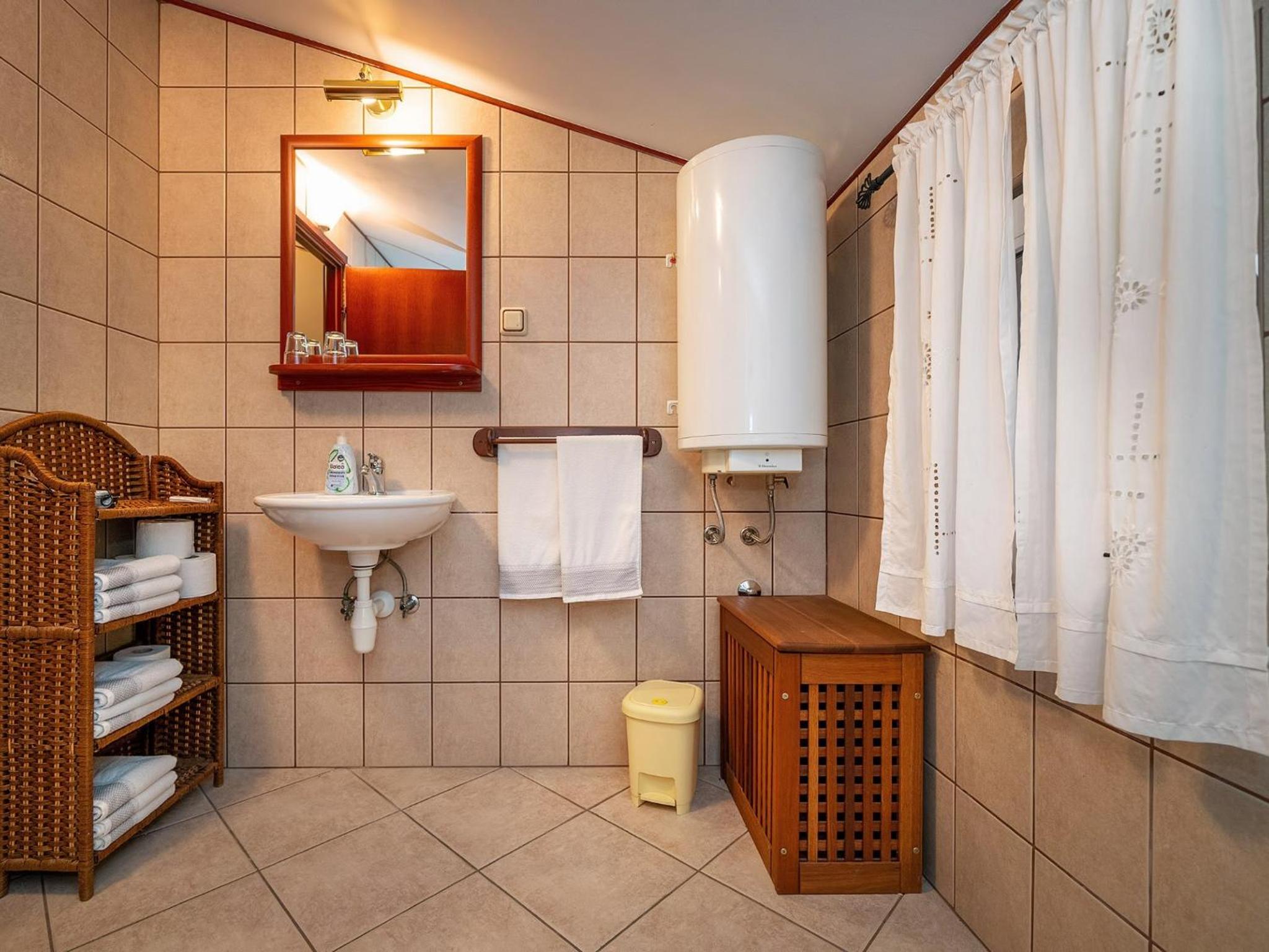 Triple Room - Photo 9