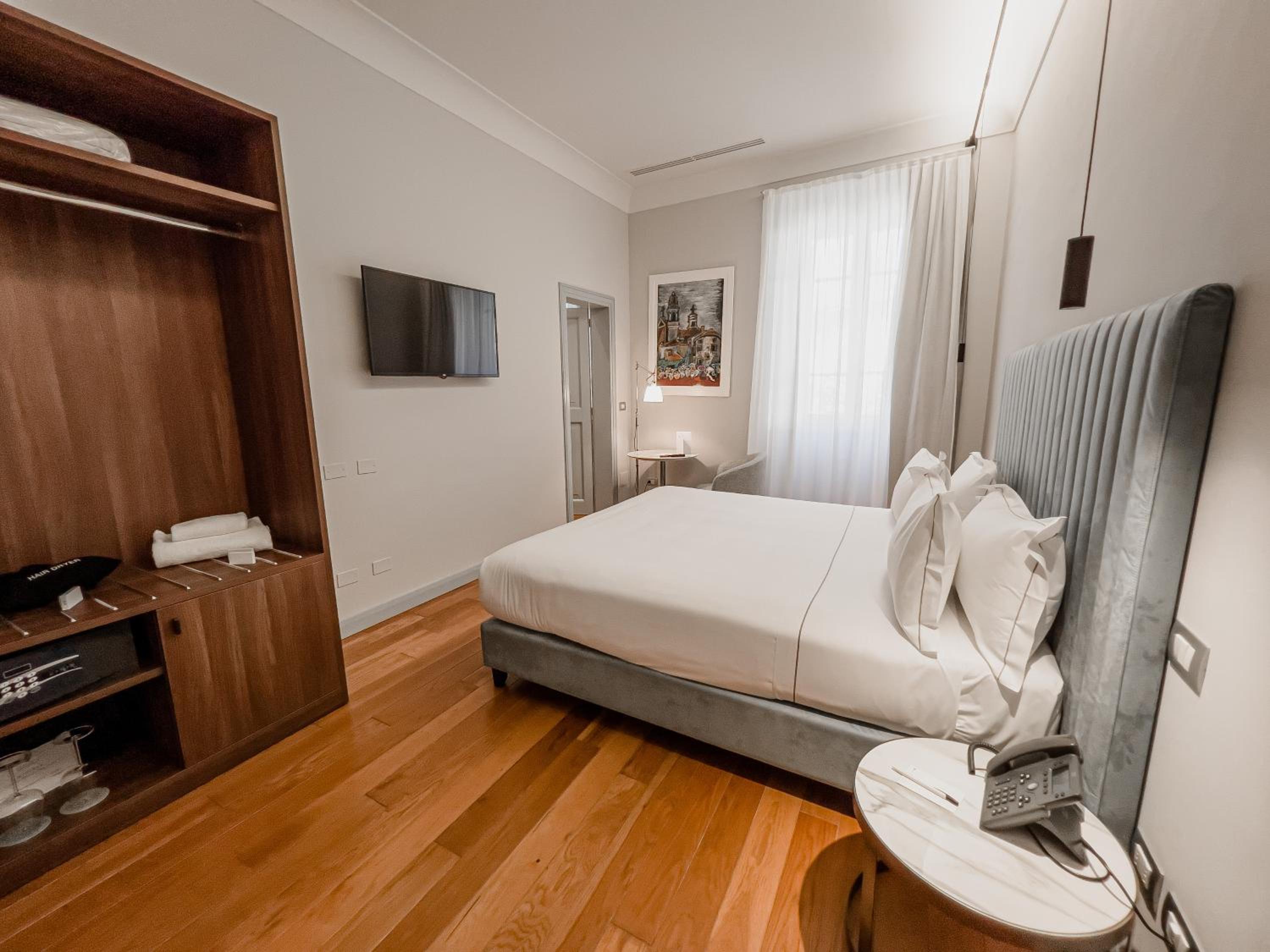 Deluxe Double or Twin Room photo 2