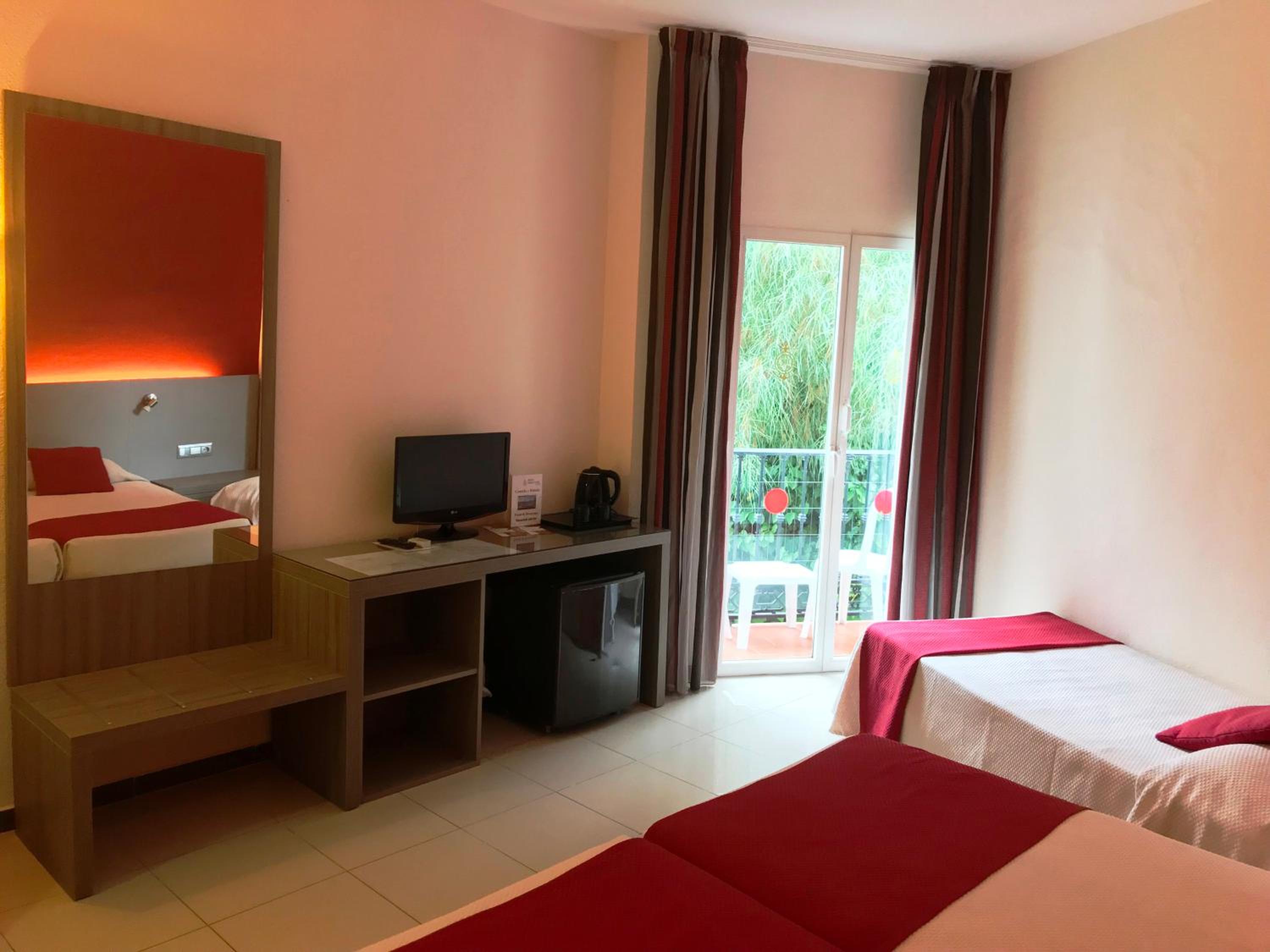 Double Room with Extra Bed photo 2